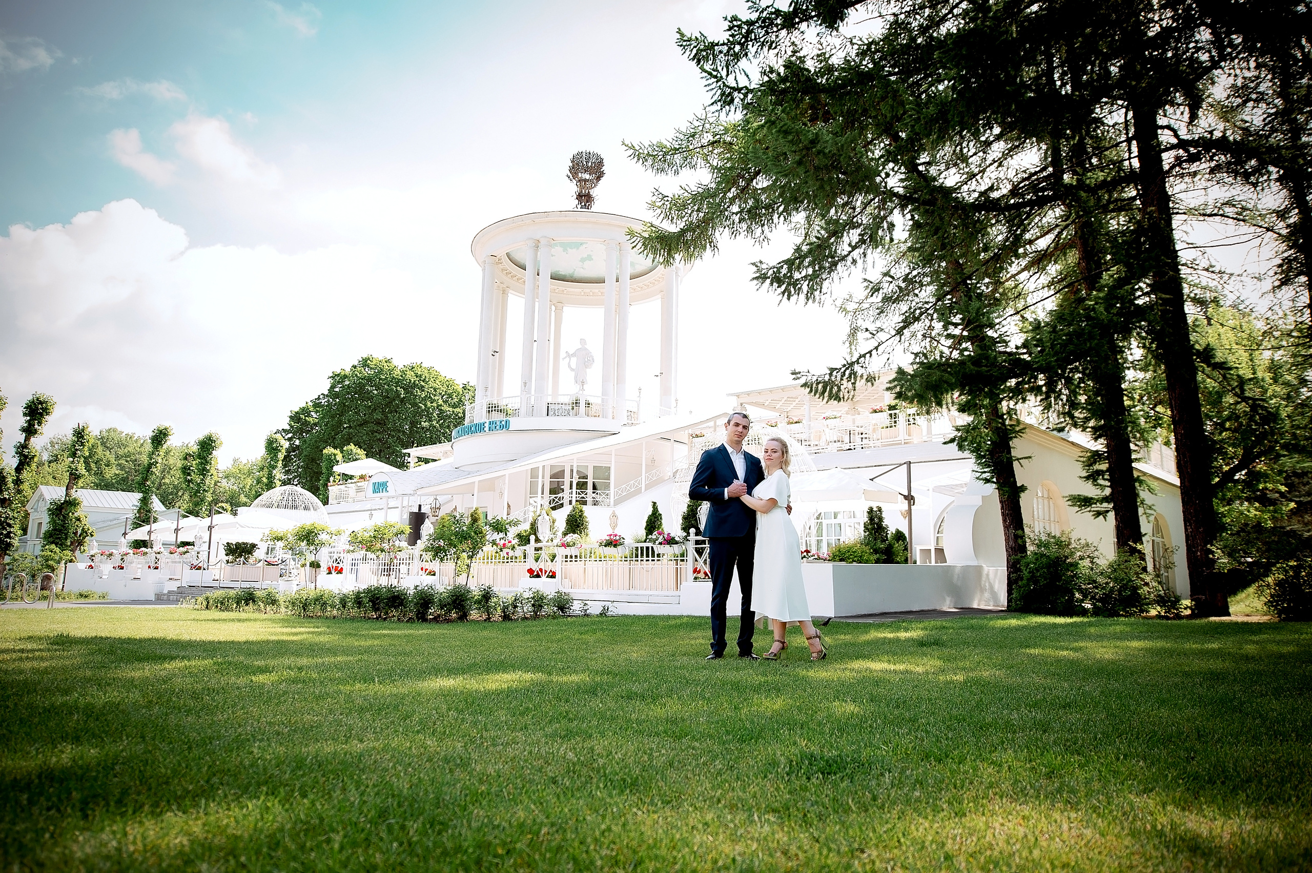 Свадебная фотопрогулка на ВДНХ. Свадебный и семейный фотограф Виктория Носачёва. Щелково, Москва и МО