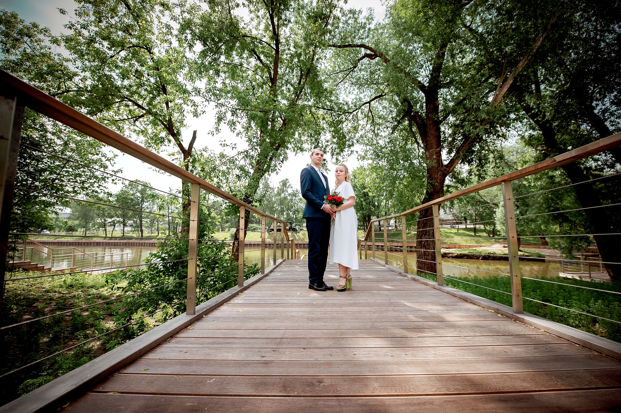 Свадебная фотопрогулка на ВДНХ. Свадебный и семейный фотограф Виктория Носачёва. Щелково, Москва и МО