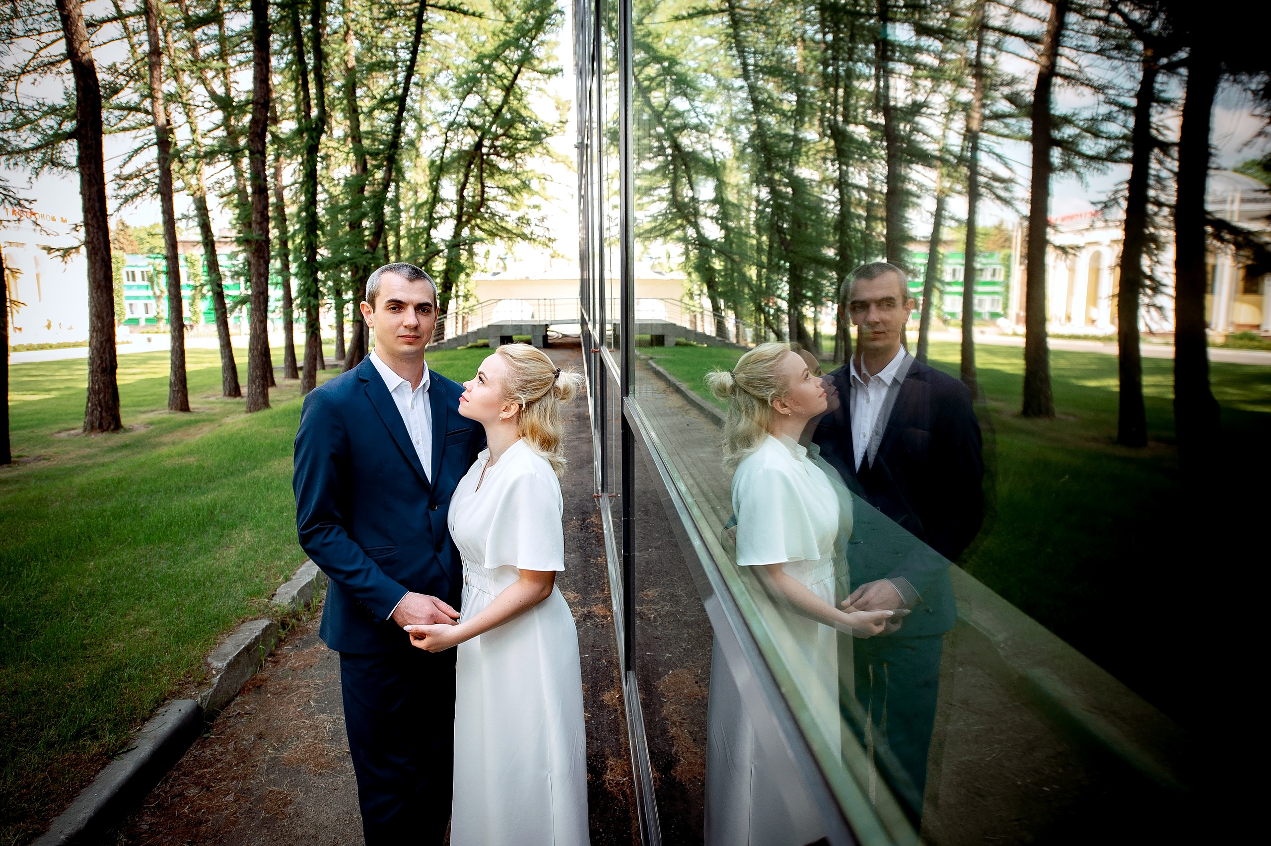 Свадебная фотопрогулка на ВДНХ. Свадебный и семейный фотограф Виктория Носачёва. Щелково, Москва и МО