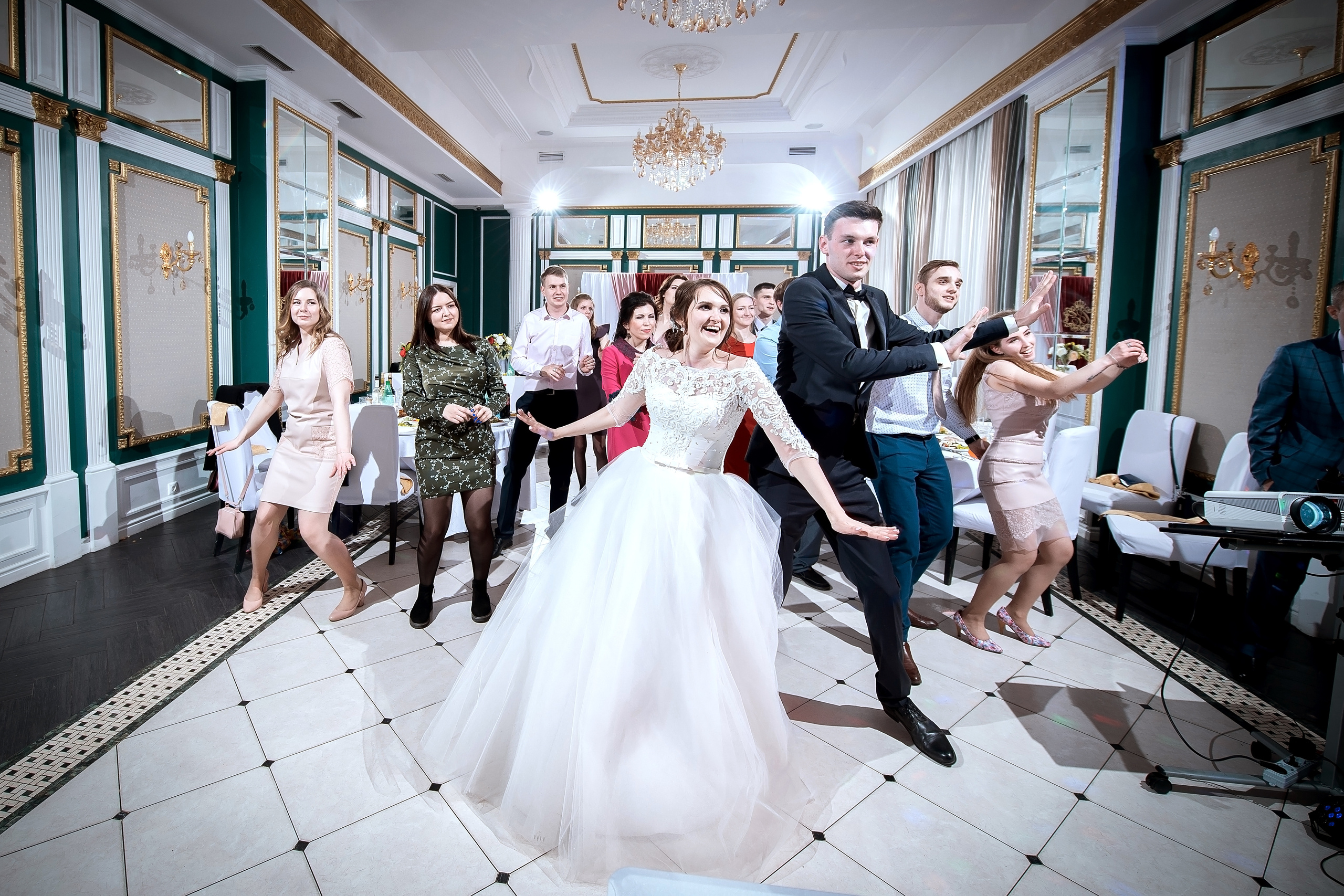 Свадебная фотосессия с лошадьми и банкетом в Щелково. Свадебный и семейный фотограф Виктория Носачёва. Щелково, Москва и МО