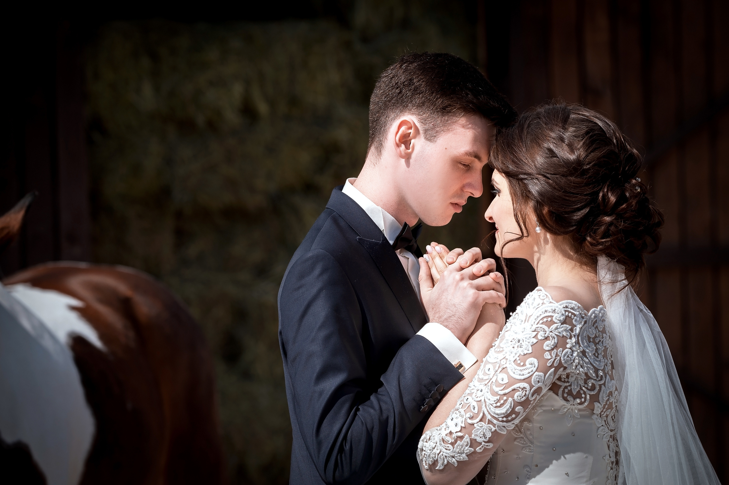 Свадебная фотосессия с лошадьми и банкетом в Щелково. Свадебный и семейный фотограф Виктория Носачёва. Щелково, Москва и МО