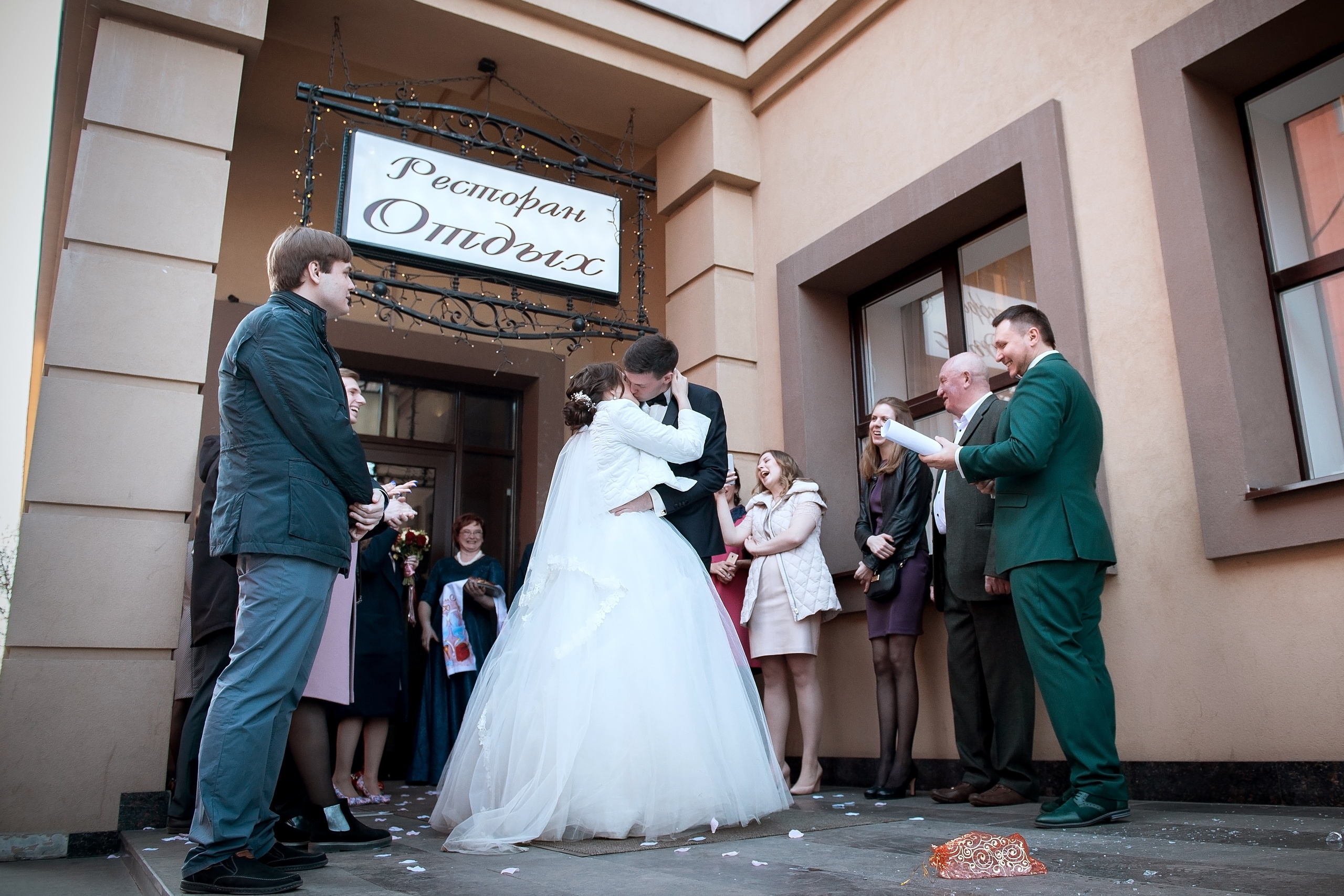 Свадебная фотосессия с лошадьми и банкетом в Щелково. Свадебный и семейный фотограф Виктория Носачёва. Щелково, Москва и МО