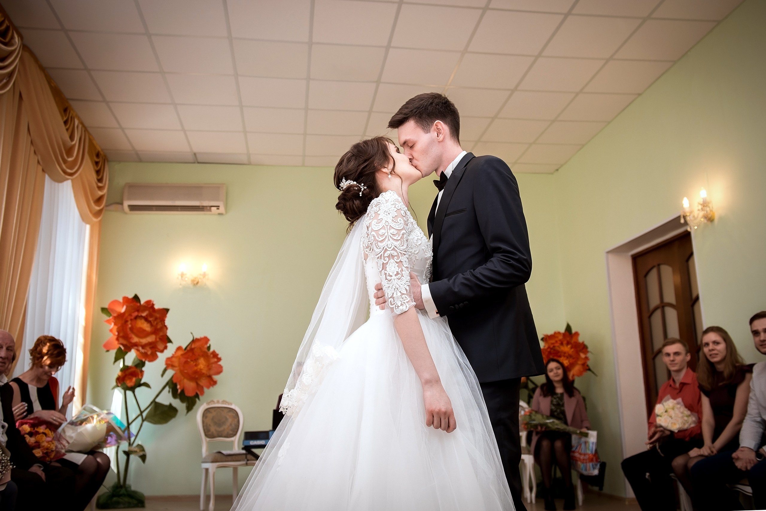 Свадебная фотосессия с лошадьми и банкетом в Щелково. Свадебный и семейный фотограф Виктория Носачёва. Щелково, Москва и МО