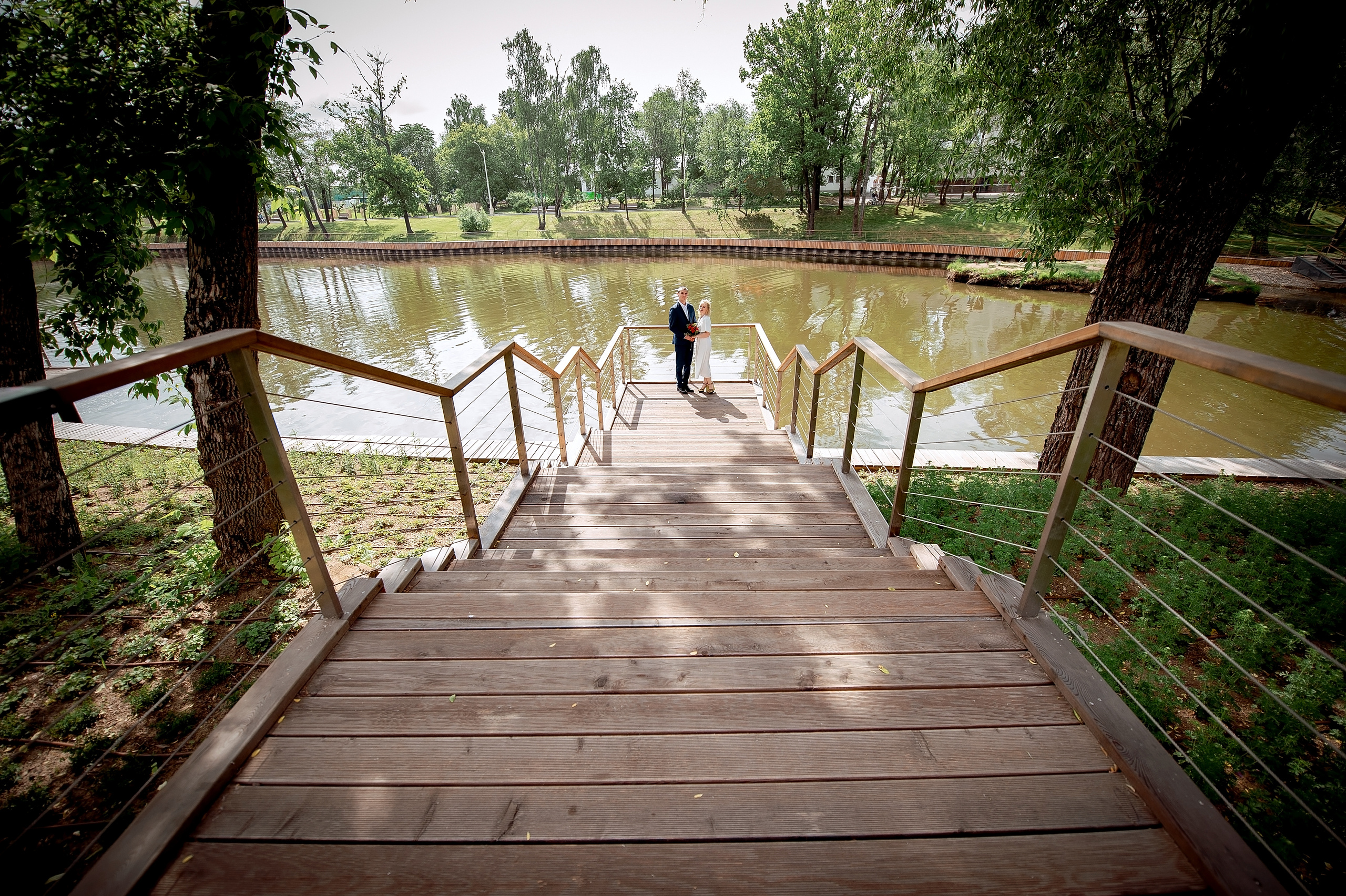 Свадебная фотопрогулка на ВДНХ. Свадебный и семейный фотограф Виктория Носачёва. Щелково, Москва и МО