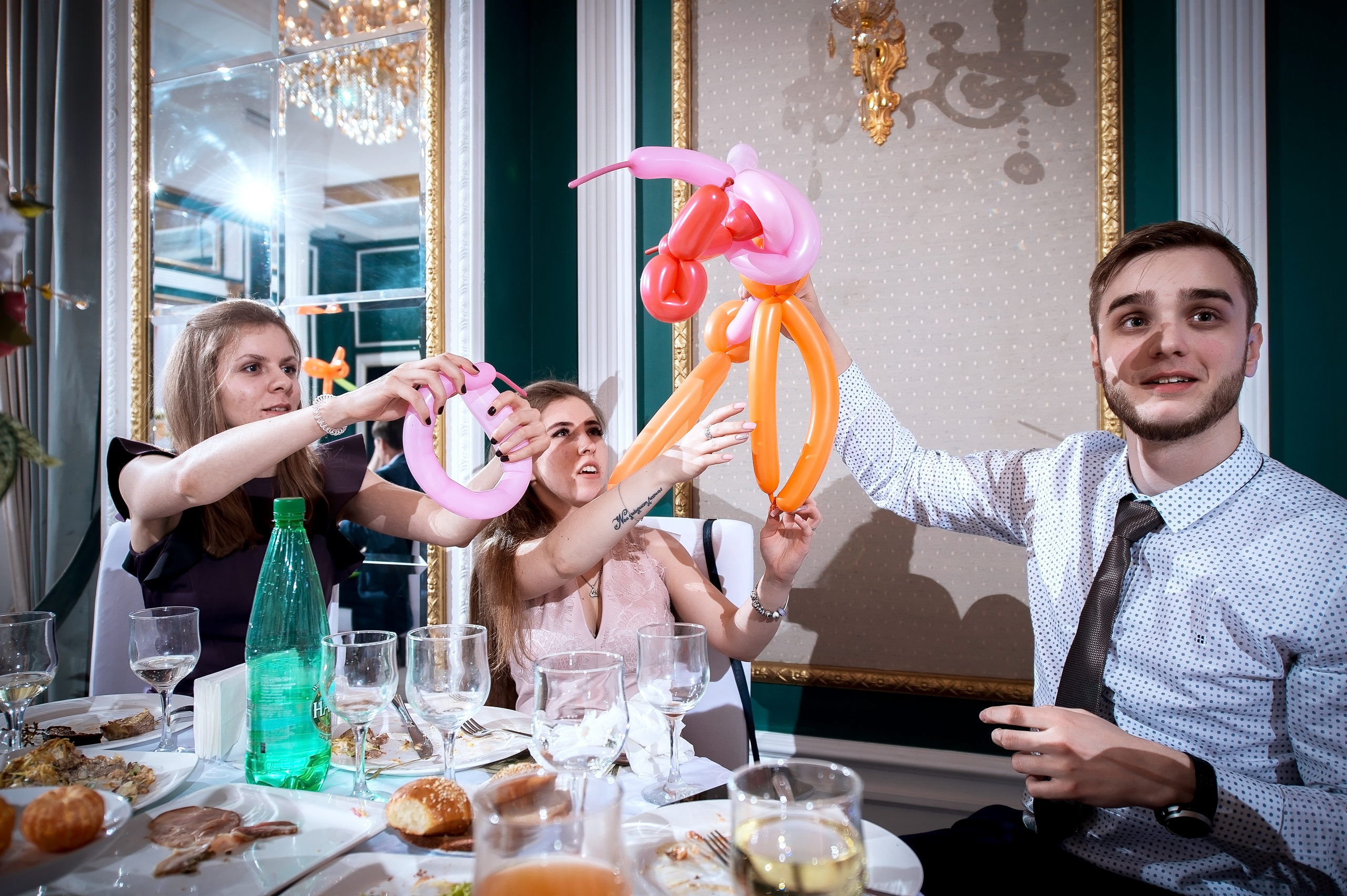 Свадебная фотосессия с лошадьми и банкетом в Щелково. Свадебный и семейный фотограф Виктория Носачёва. Щелково, Москва и МО