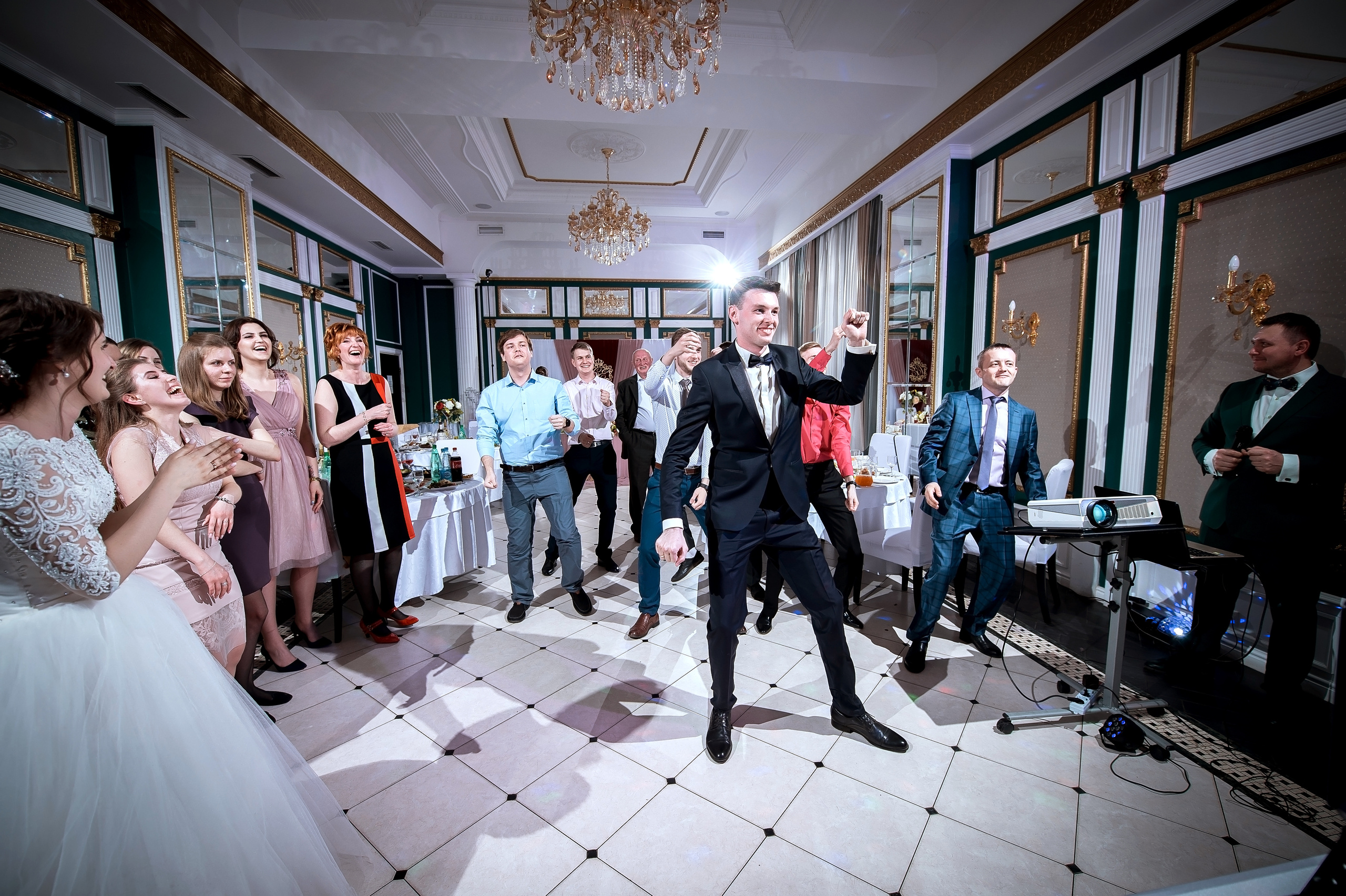 Свадебная фотосессия с лошадьми и банкетом в Щелково. Свадебный и семейный фотограф Виктория Носачёва. Щелково, Москва и МО