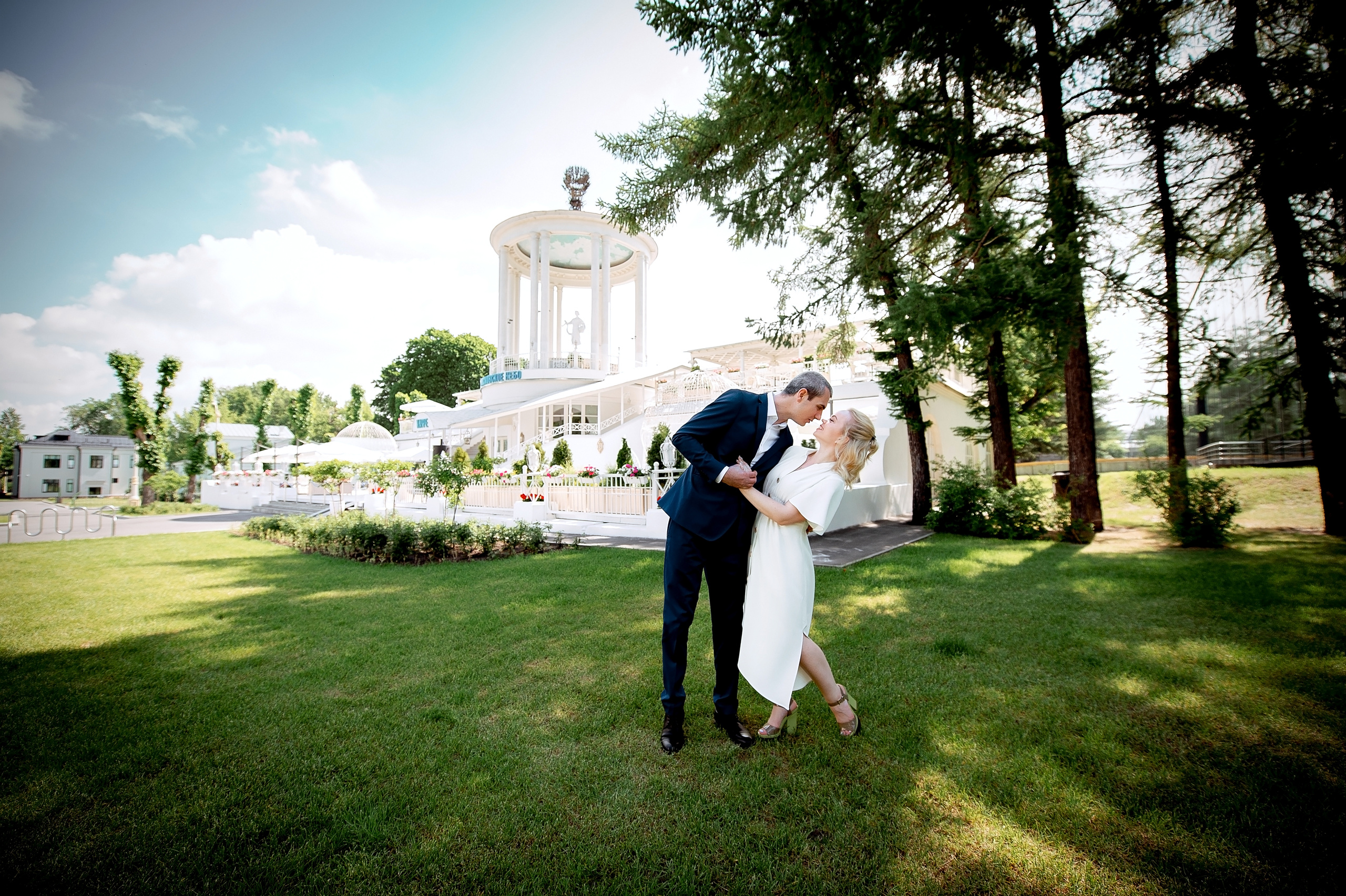 Свадебная фотопрогулка на ВДНХ. Свадебный и семейный фотограф Виктория Носачёва. Щелково, Москва и МО