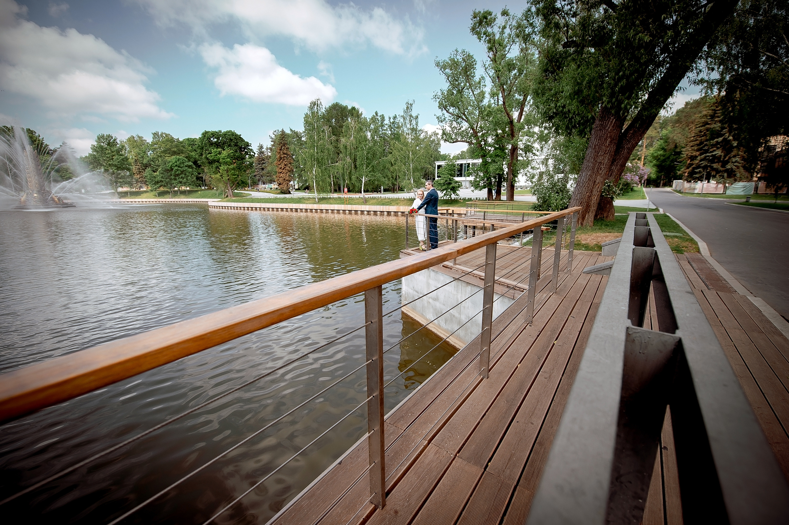 Свадебная фотопрогулка на ВДНХ. Свадебный и семейный фотограф Виктория Носачёва. Щелково, Москва и МО