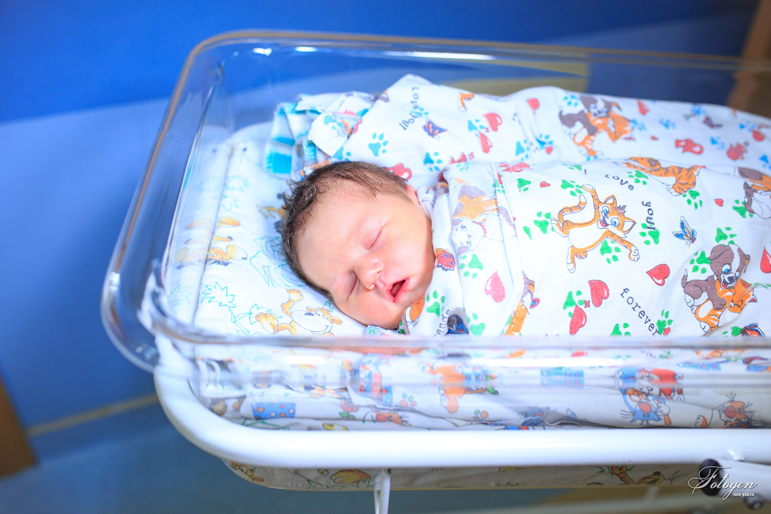 Фотосессия выписки из роддома в Краснодаре | Видеосъемка выписки. Интерьерная фотостудия FOTOGEN г. Краснодар