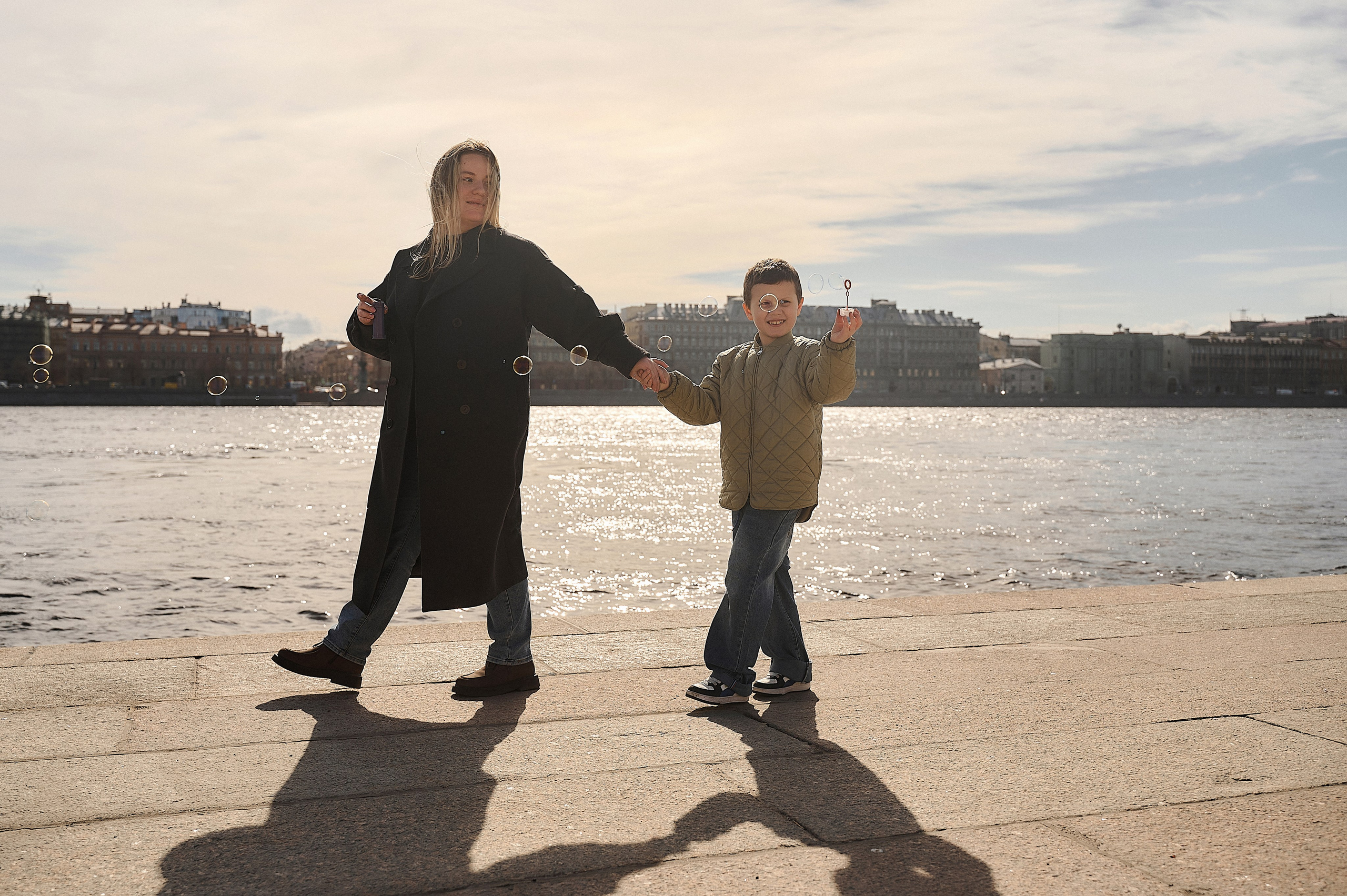 Весенняя прогулка на набережной. Семейный и детский фотограф Катерина Рожкова