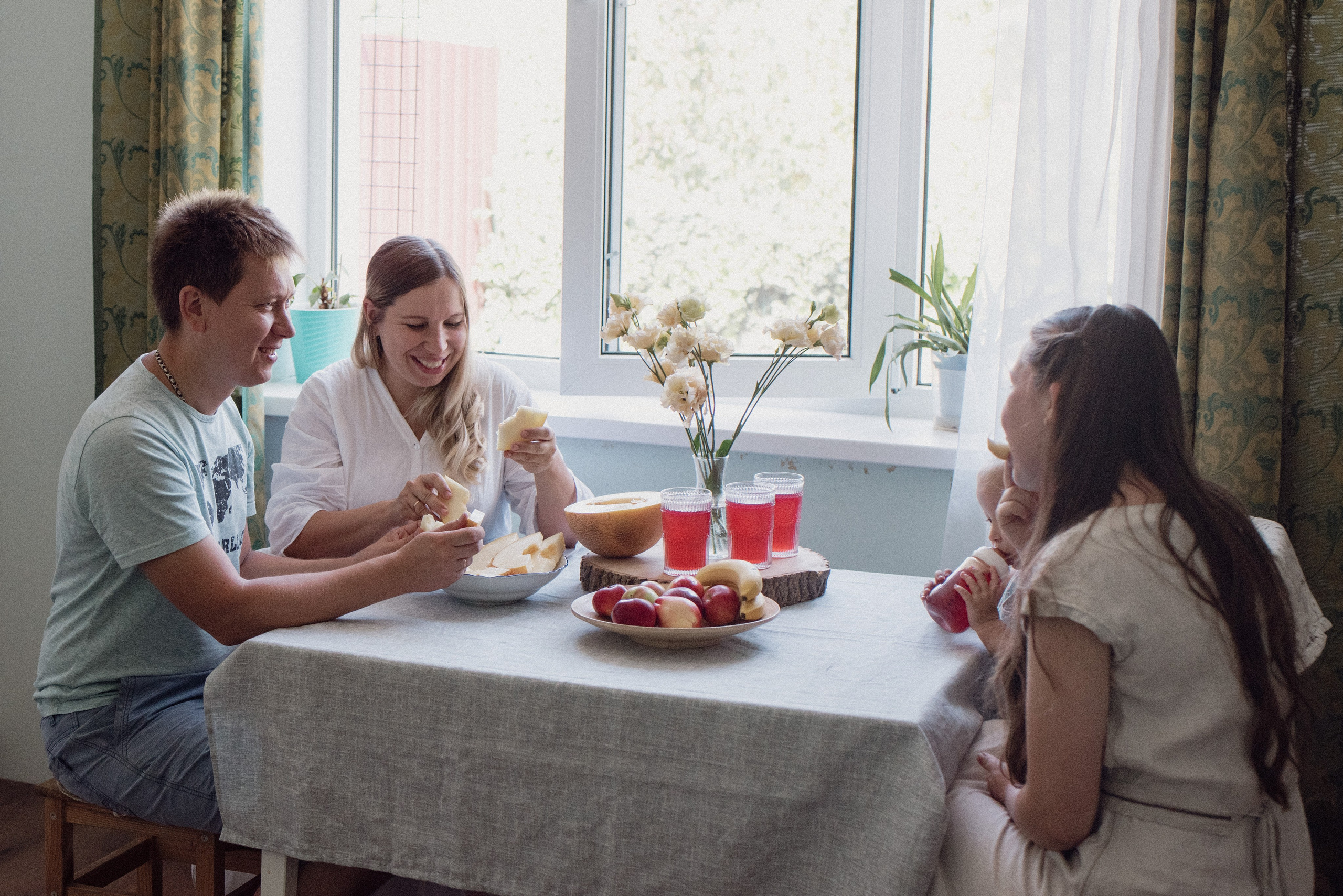 Семья Марины дома. Семейный фотограф в Севастополе Куценко Светлана