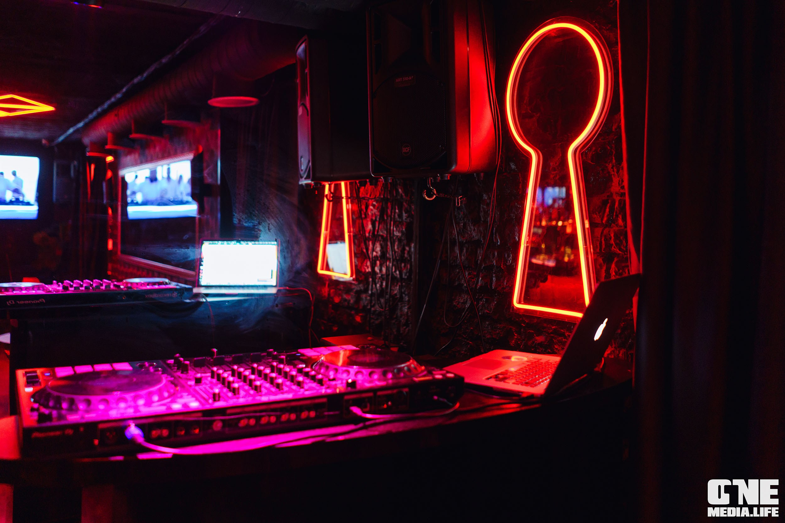 Фоторепортаж из бара Secret. One Media Life: фоторепортажи, фотоотчеты с мероприятий и заведений