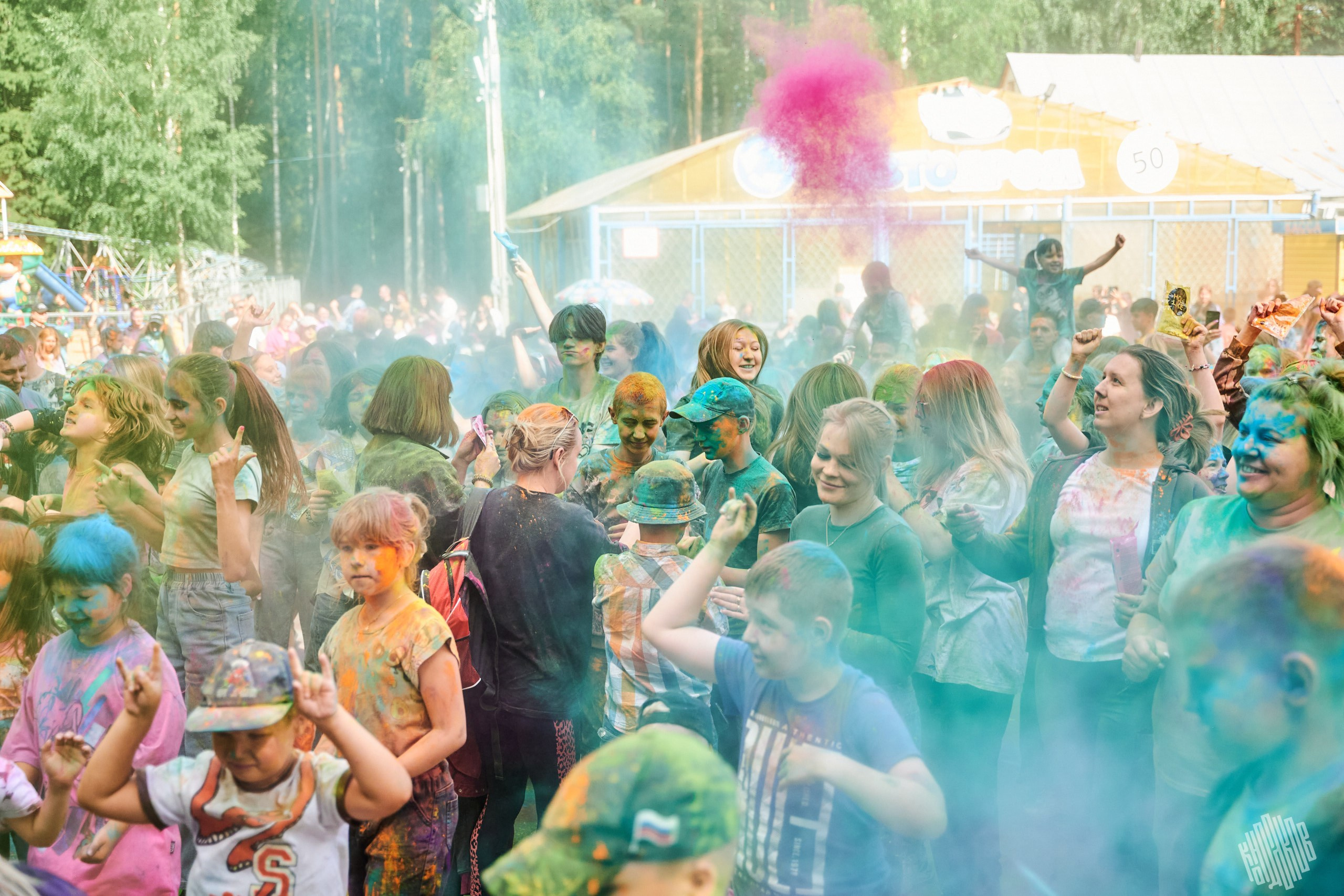 Краски 2024 Иваново Парк Харинка. Фотограф в Иваново: Каталожная съемка одежды и постельного белья, Wildberries