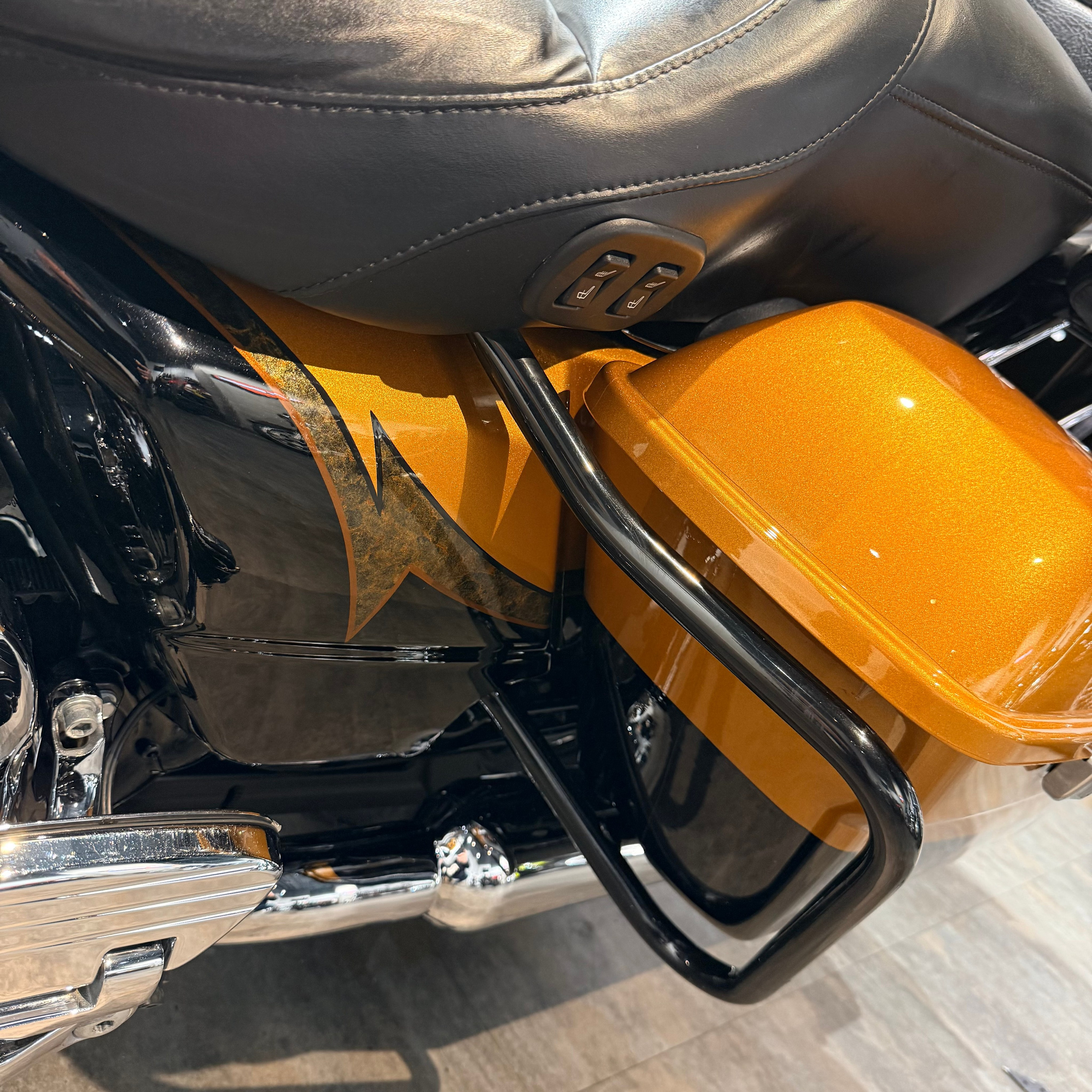 Купить Harley-Davidson 2014 CVO Еlесtra Glide Limited Gоld (Touring) — подробнее на сайте. Hello Davidson, Москва. Только хорошие мотоциклы…