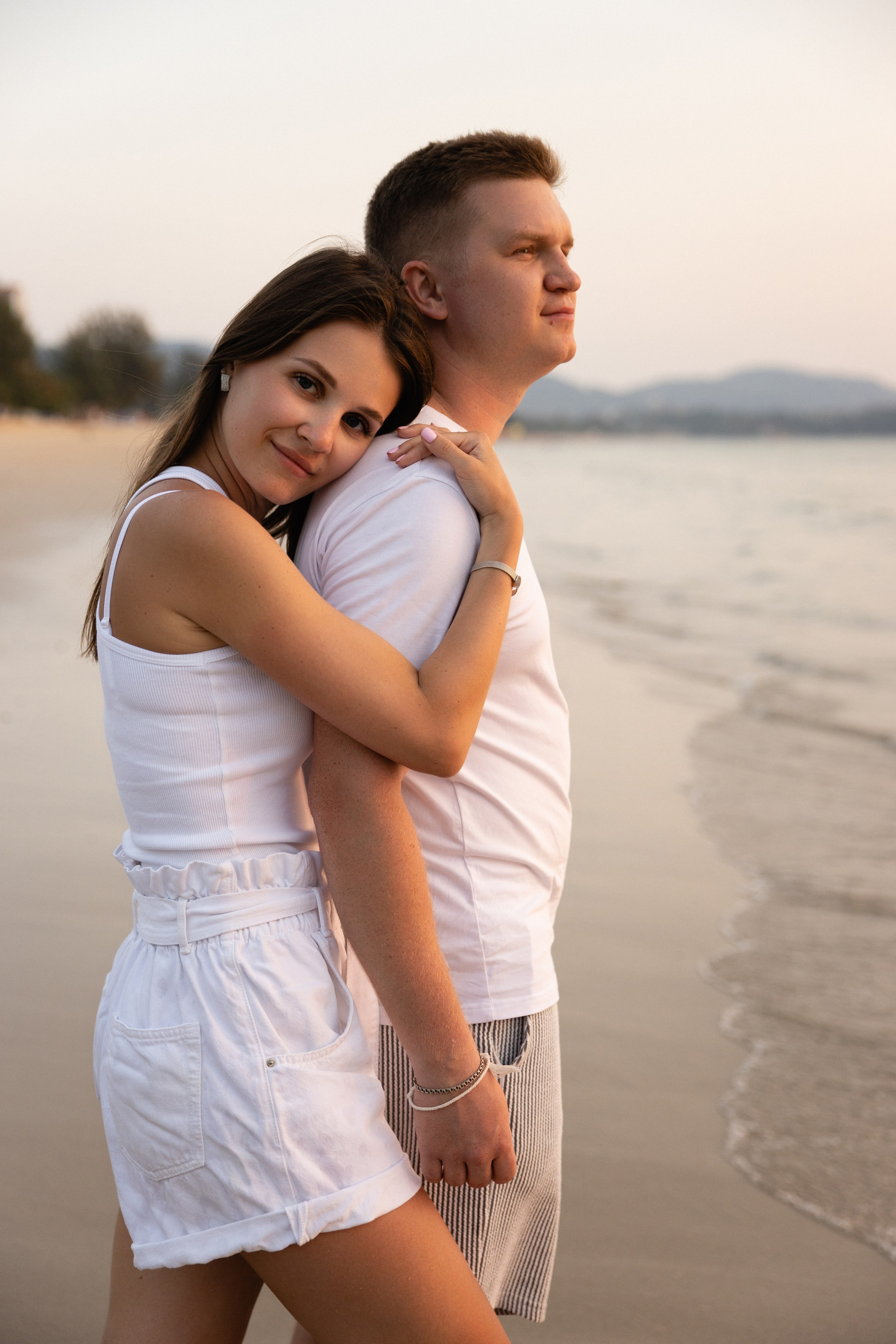 Love Story на Пхукете: фотосессия для пары на пляже Карон. Фотограф на Пхукете в Таиланде