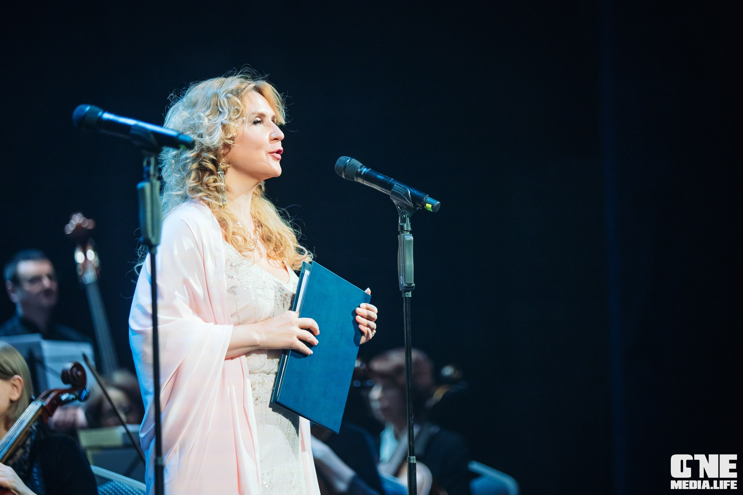 Концерт 8 марта в Янтарь холл. One Media Life: фоторепортажи, фотоотчеты с мероприятий и заведений