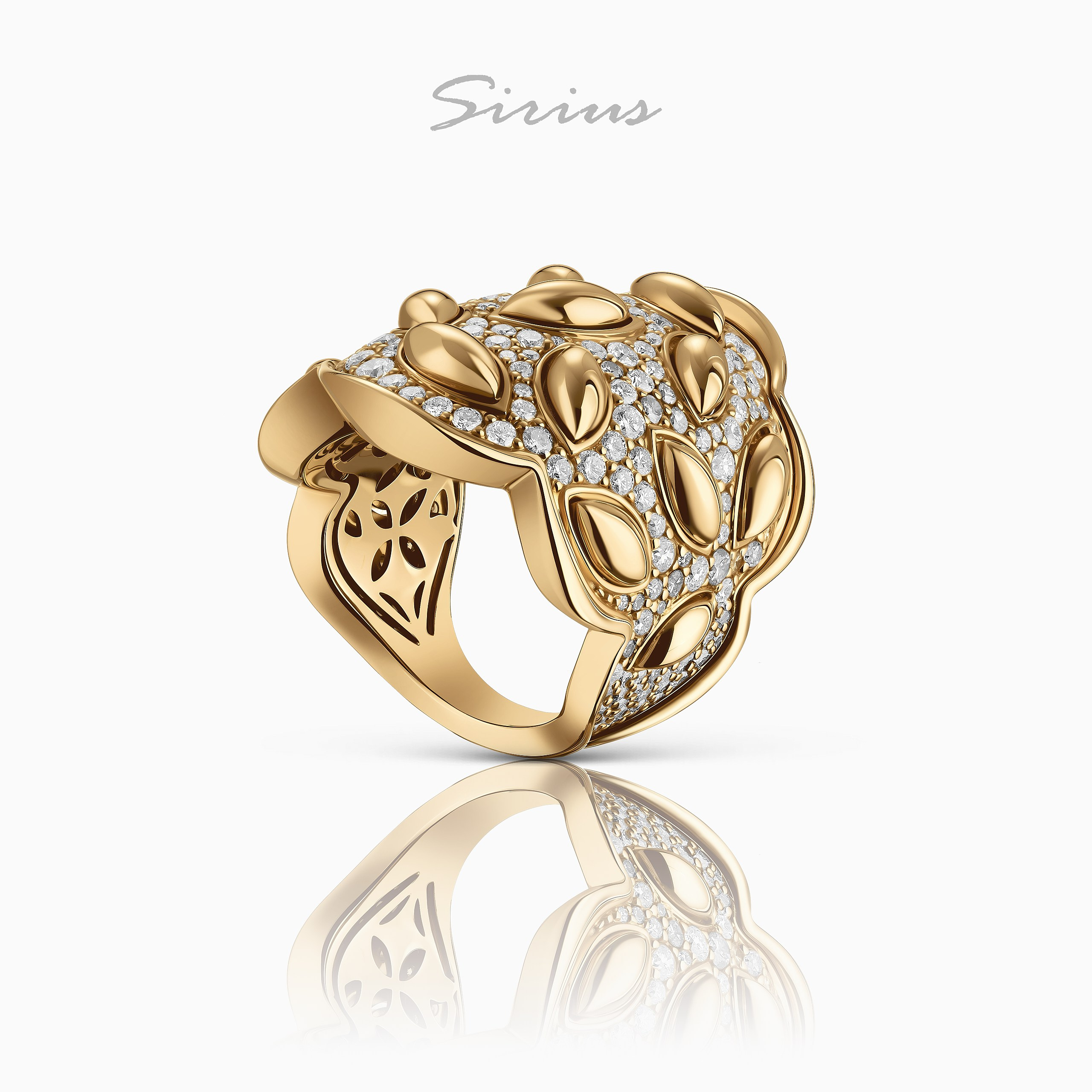 Ювелирная съёмка кольца Sirius с объёмным дизайном и мягкой световой подачей.