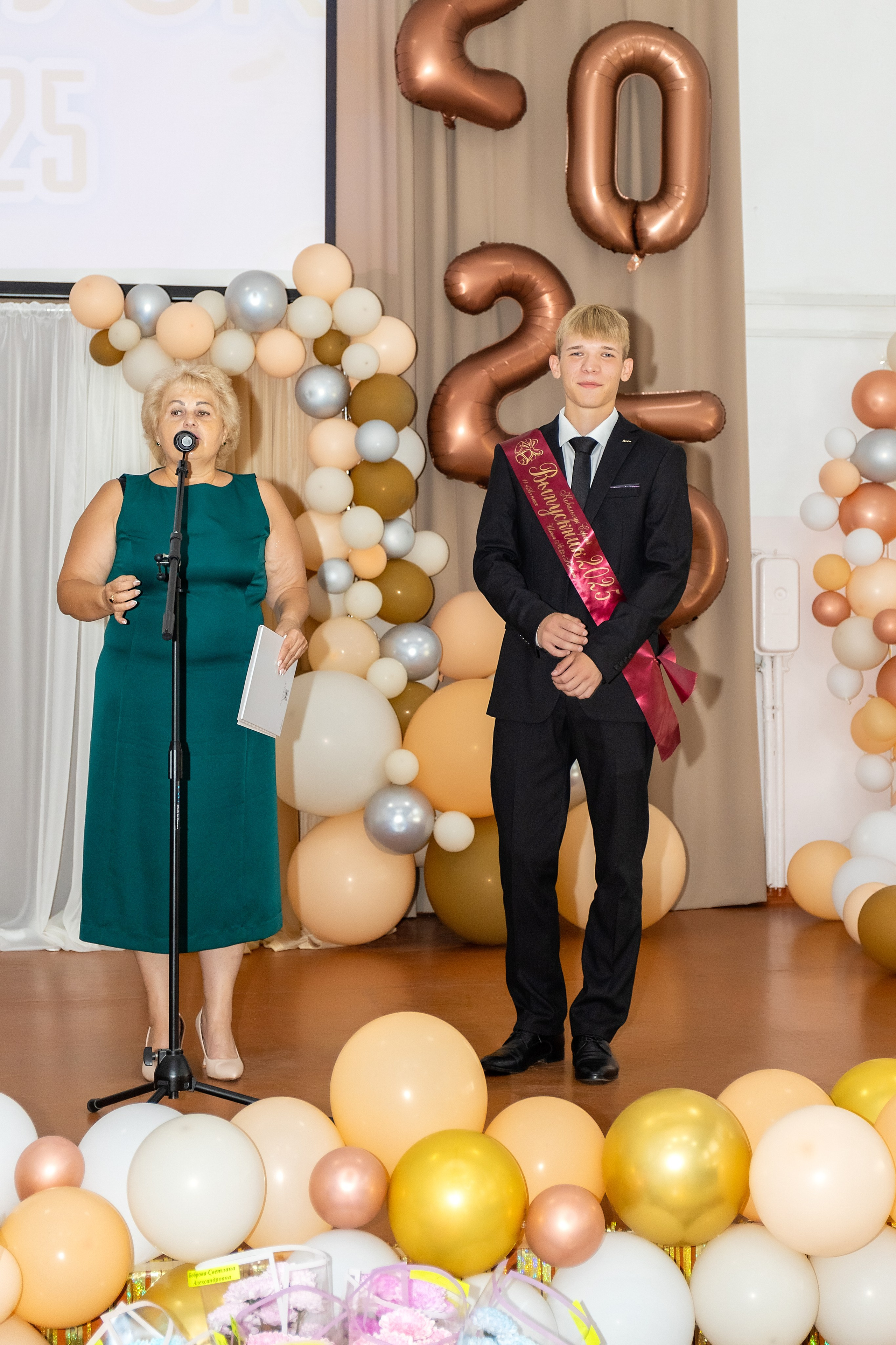 Выпускной. Школа 22, 11 класс. Стильный выпускной альбом Владивосток фотограф Вероника Мигачева