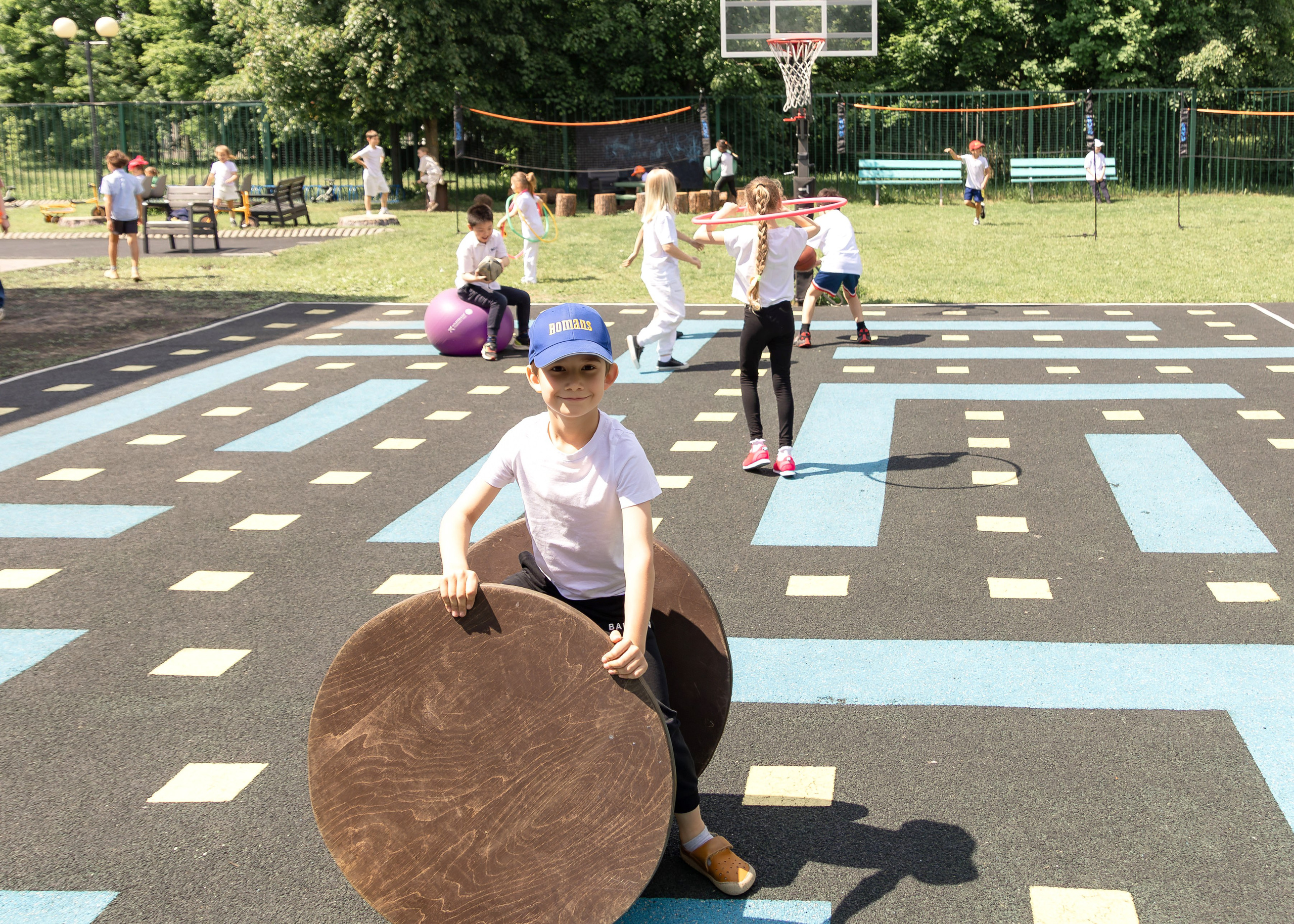 The International School of Moscow. Color Day. Выпускные альбомы для школы и детского сада — школьный фотограф Подольск, Троицк, Щербинка, Москва