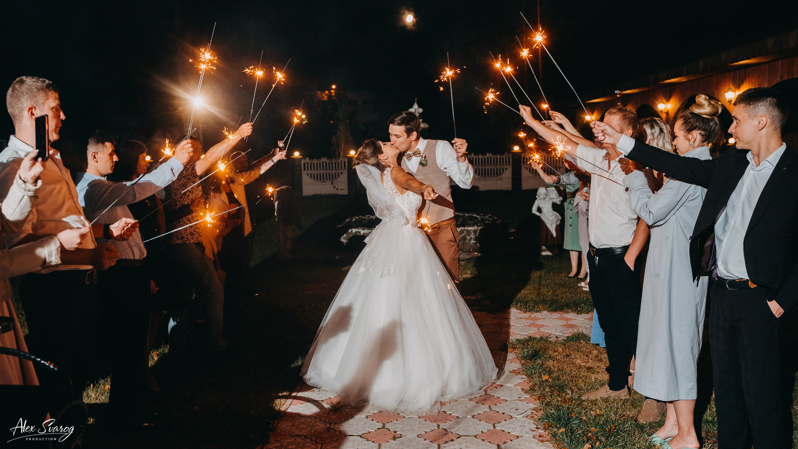 Свадебный фотограф Алексей Сварог/Профессиональная съемка вашего праздника. Свадебный и репортажный фотограф-видеограф Москва и Московская область