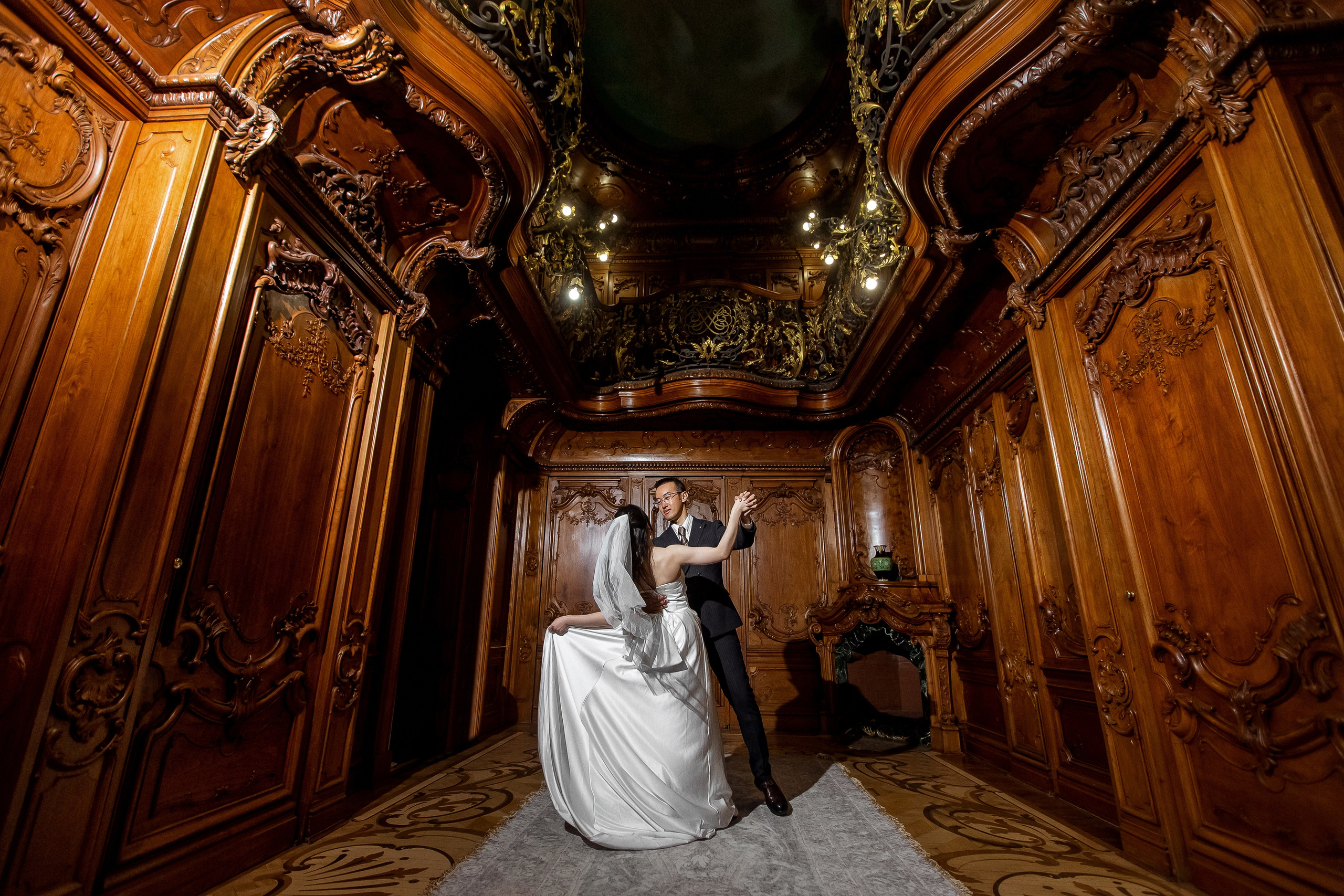 Свадебная фотосессия в Эрмитаже. Свадебный и семейный фотограф Алексей Аверин