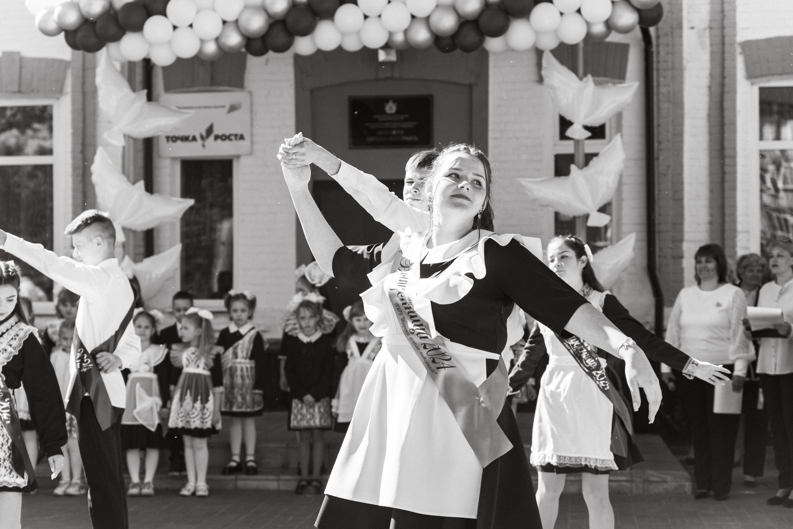 Последний звонок 2024. Свадебный и семейный фотограф Исаев Давид