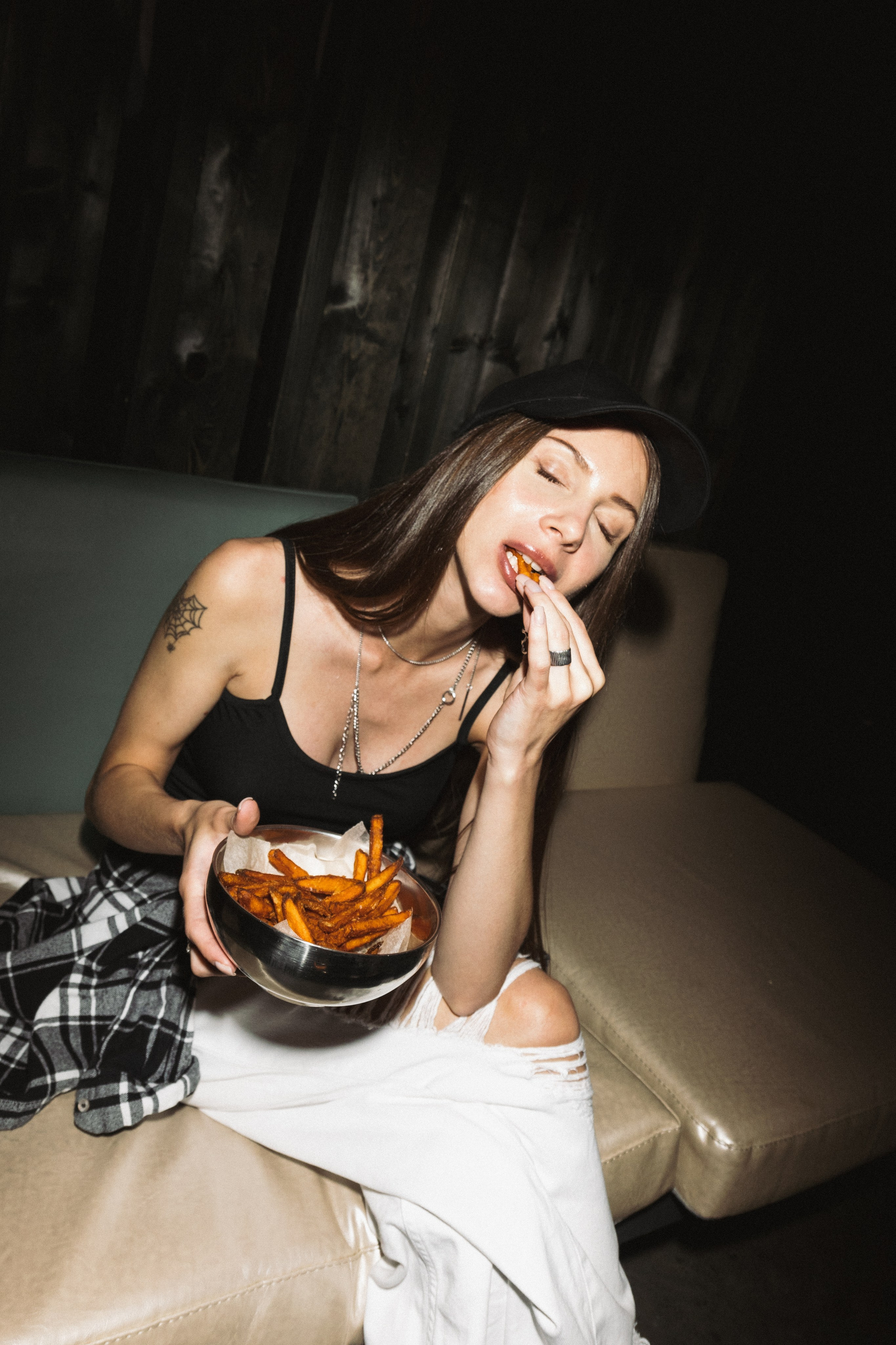 Стрит фотосессия со вспышкой. Портретный и репортажный фотограф в Санкт-Петербурге | Валерия Кайряк