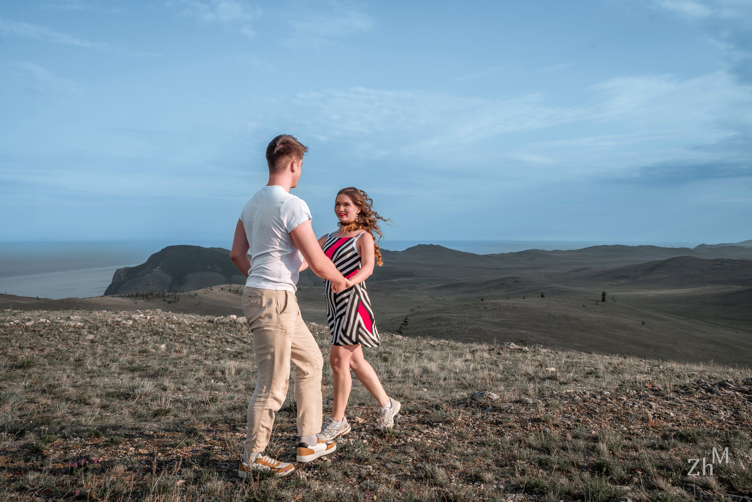 Свадебная фотосессия на Байкале и горах. Семейный и свадебный фотограф в Иркутске Максим Жигалов