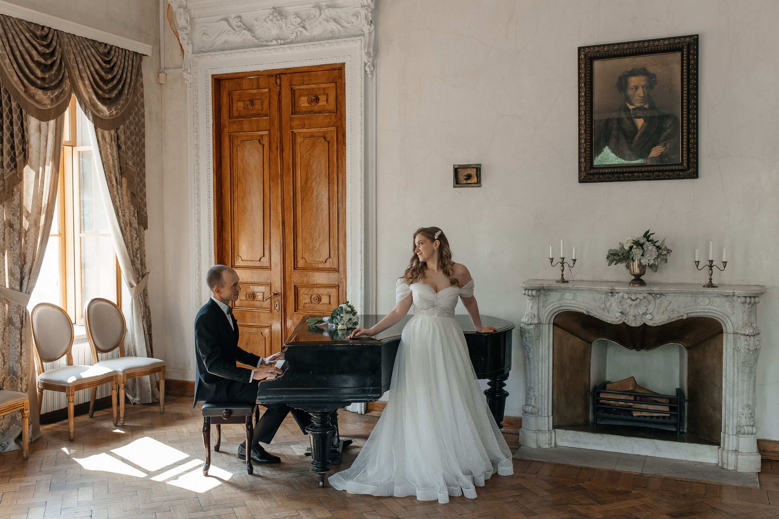 Свадебная фотосессия в библиотеке читальне имени Пушкина