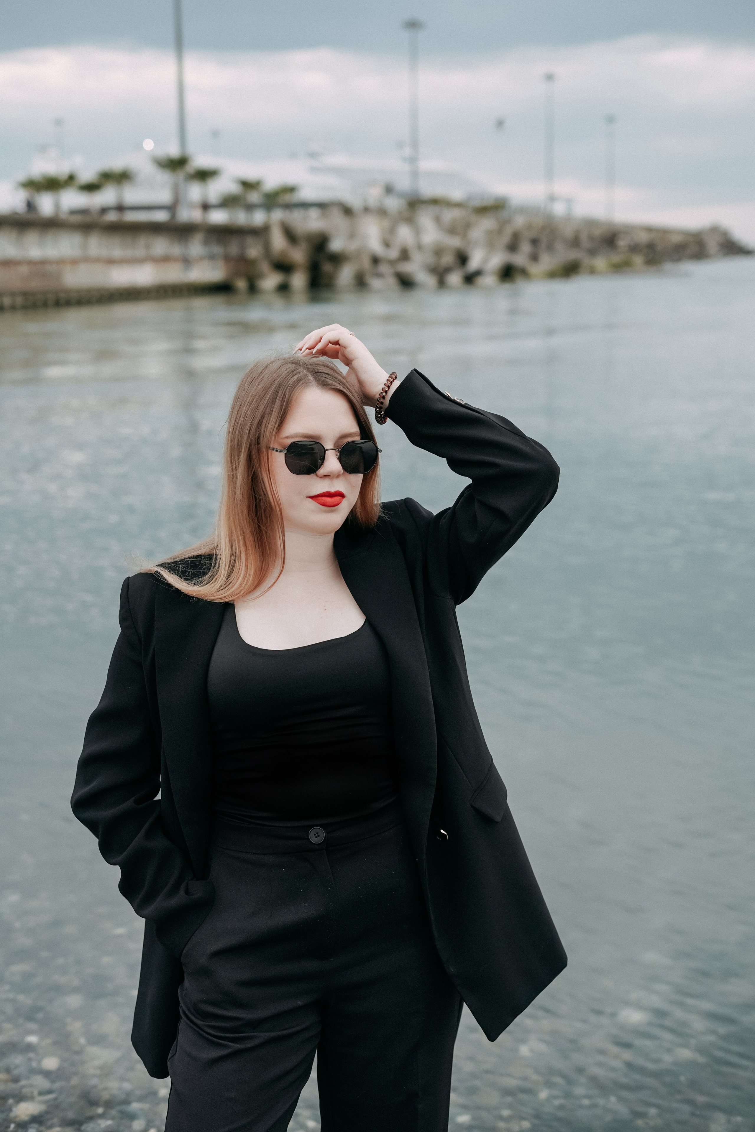 Даша и Артём на пляже Ривьера. Фотограф в Сочи и Абхазии | Фототуры | September Air