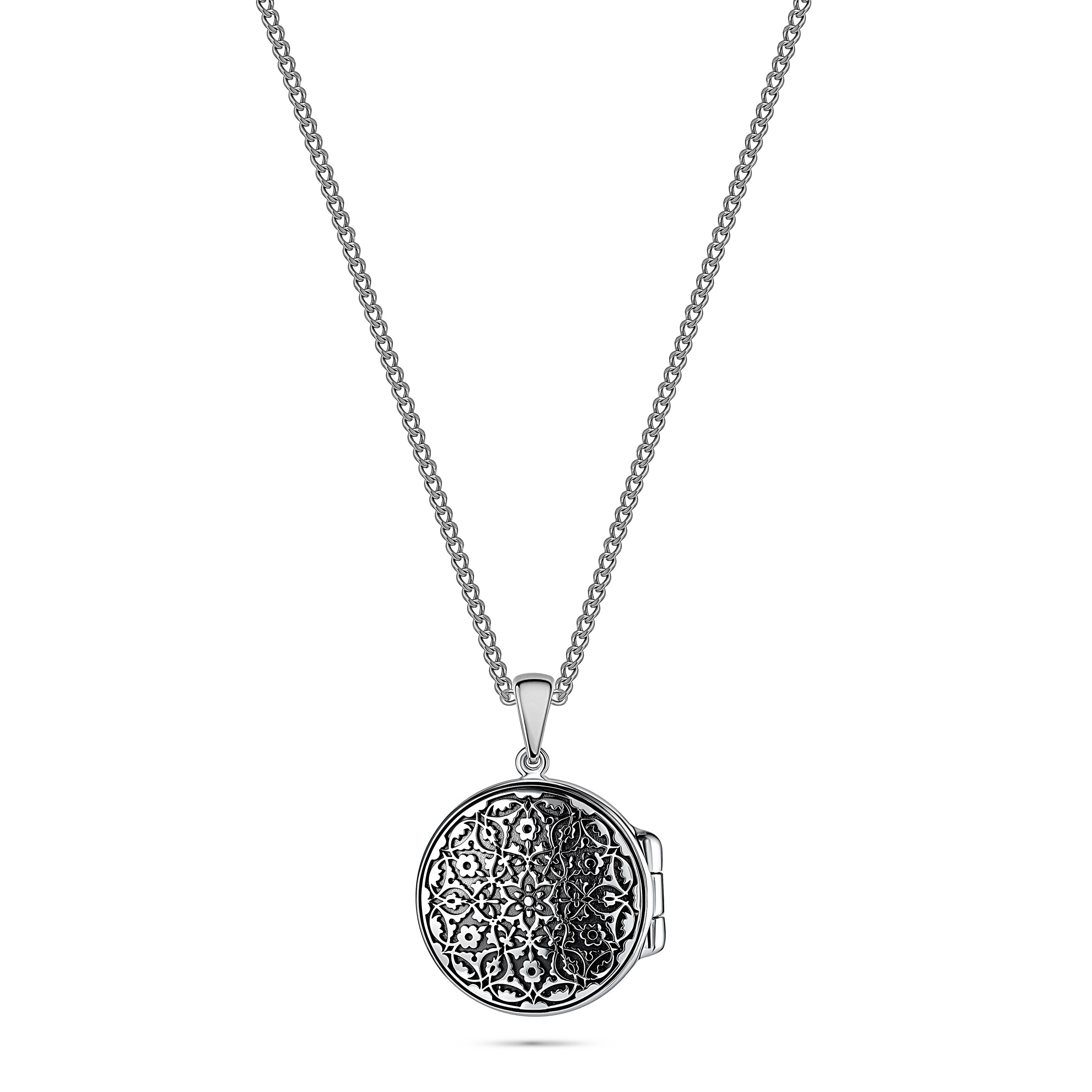 Каталожная фотосъёмка серебряного медальона с восточным узором — профессиональное фото для интернет-магазина