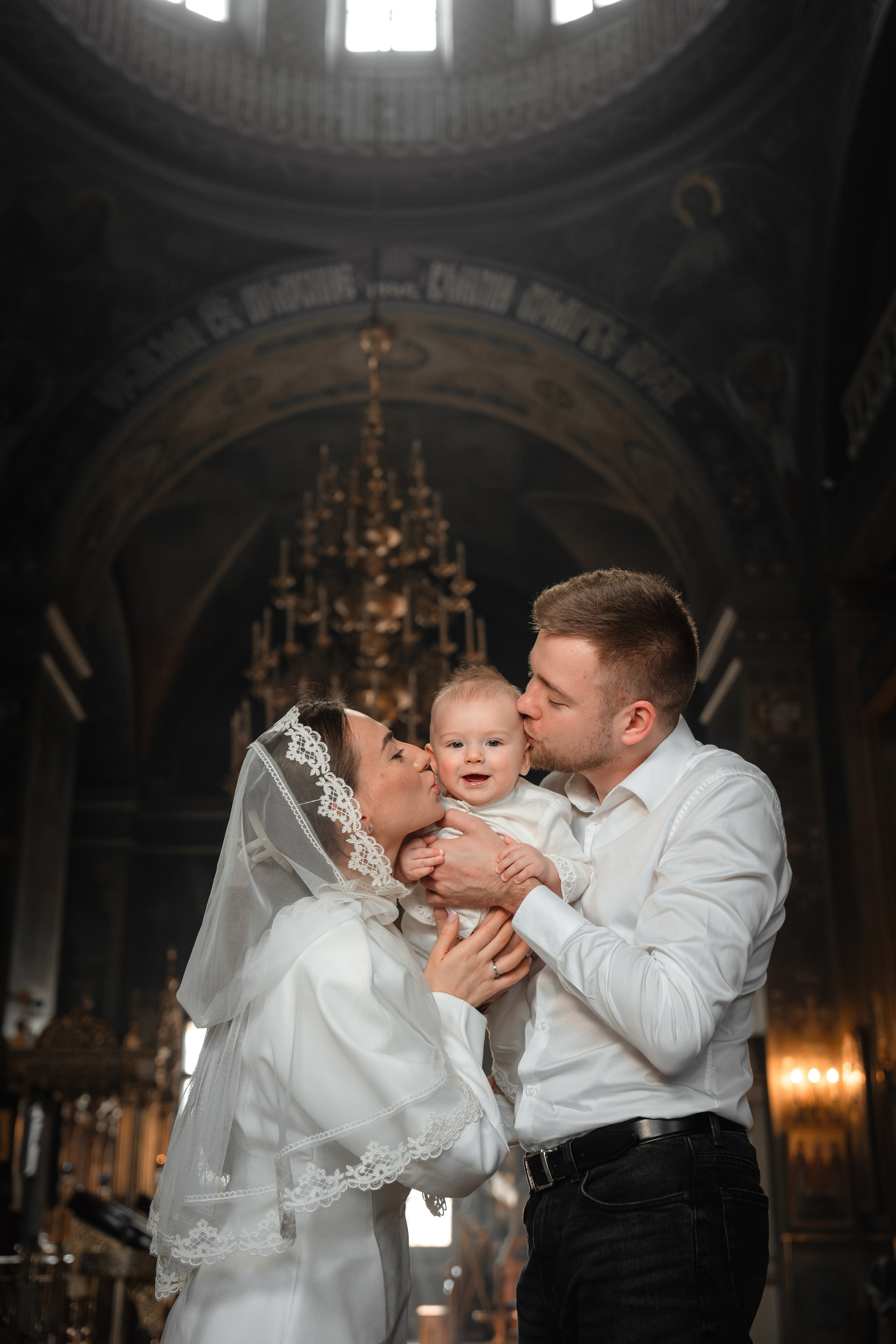 Крещение Даниила в Храме Воскресения Словущего в Даниловской Слободе. Фото- и видеосъёмка крещения и венчания. Фотограф на крещение Москва