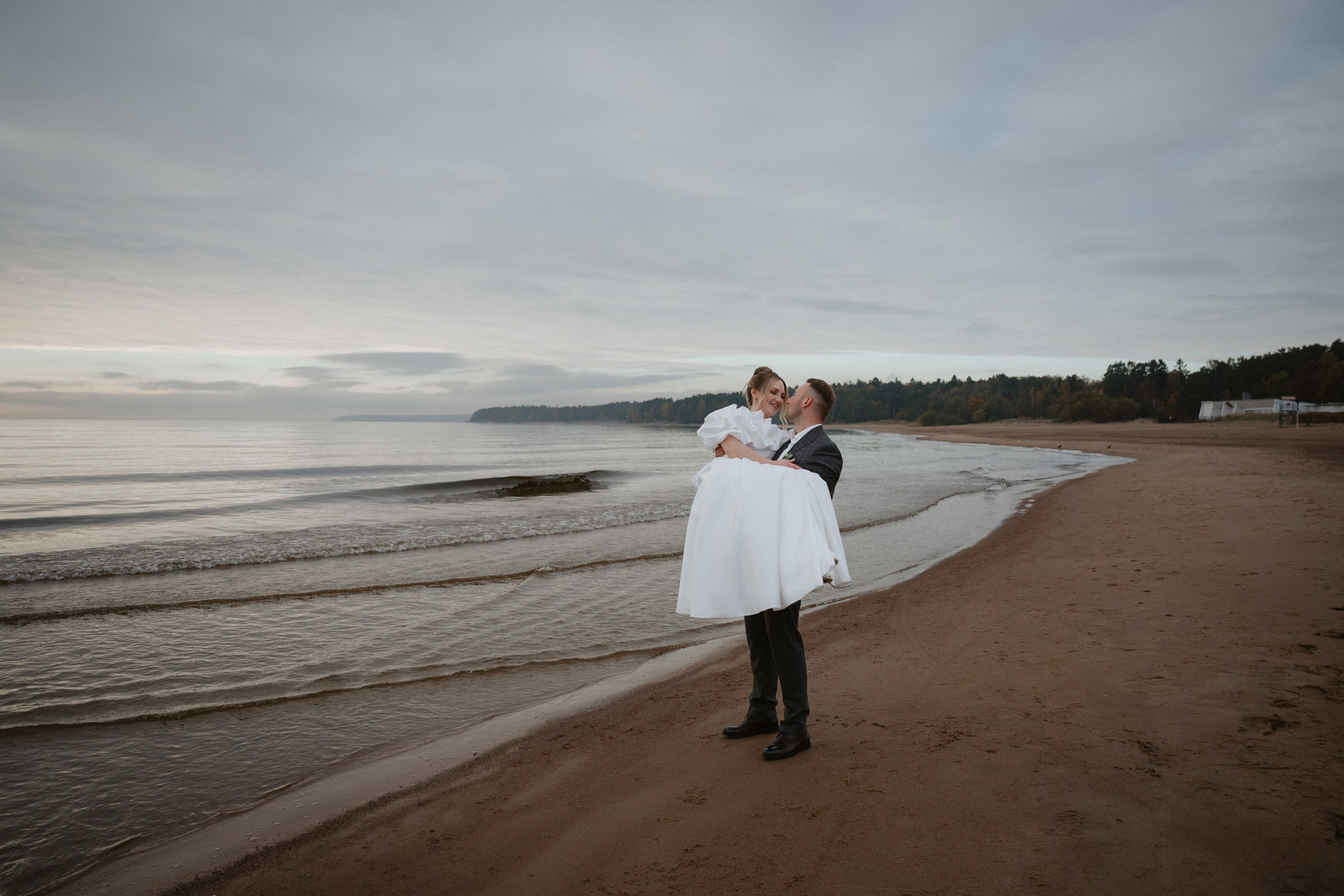 свадебная фотосессия на берегу Финского залива