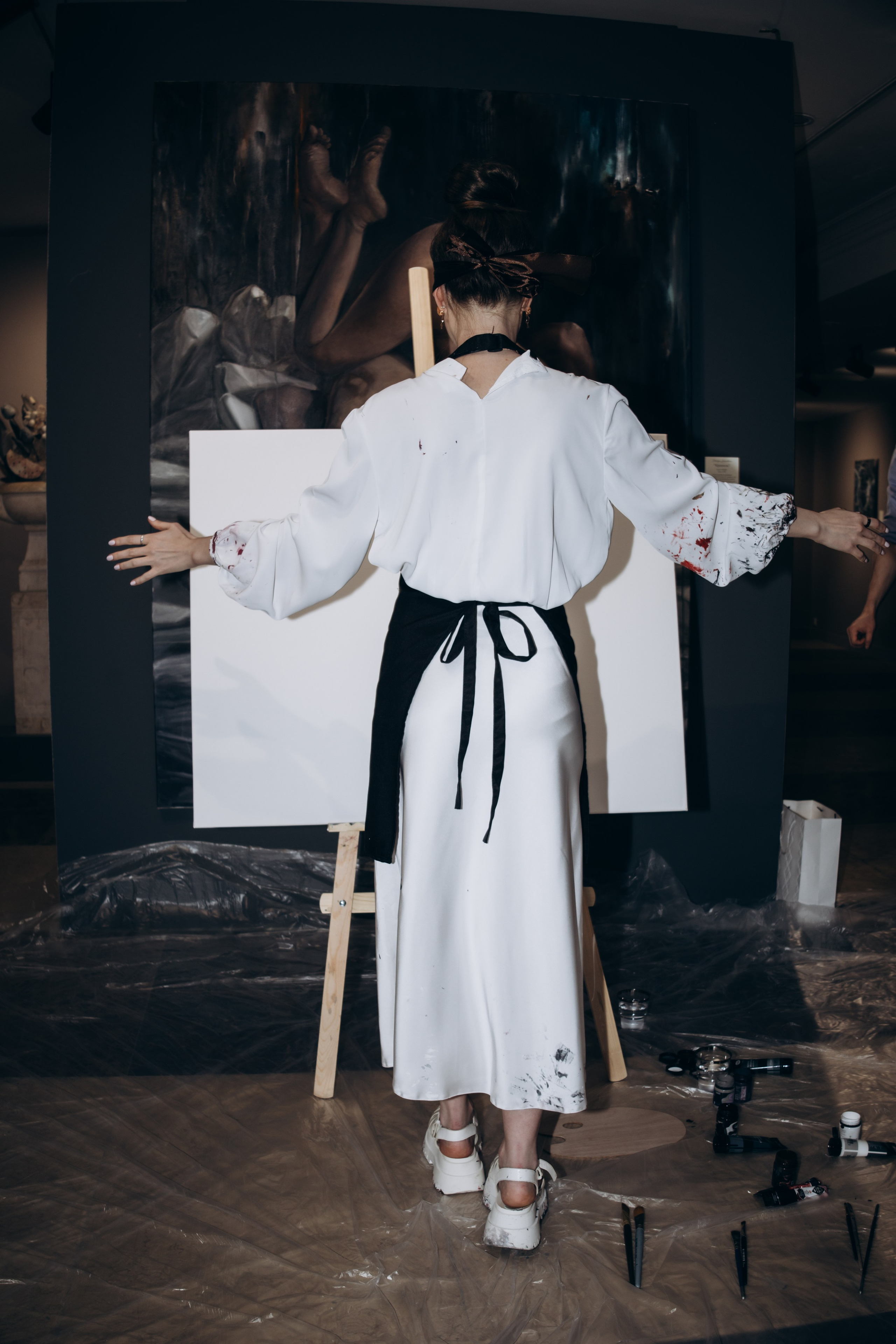 репортаж выставки художницы дарьи санатиной в москве