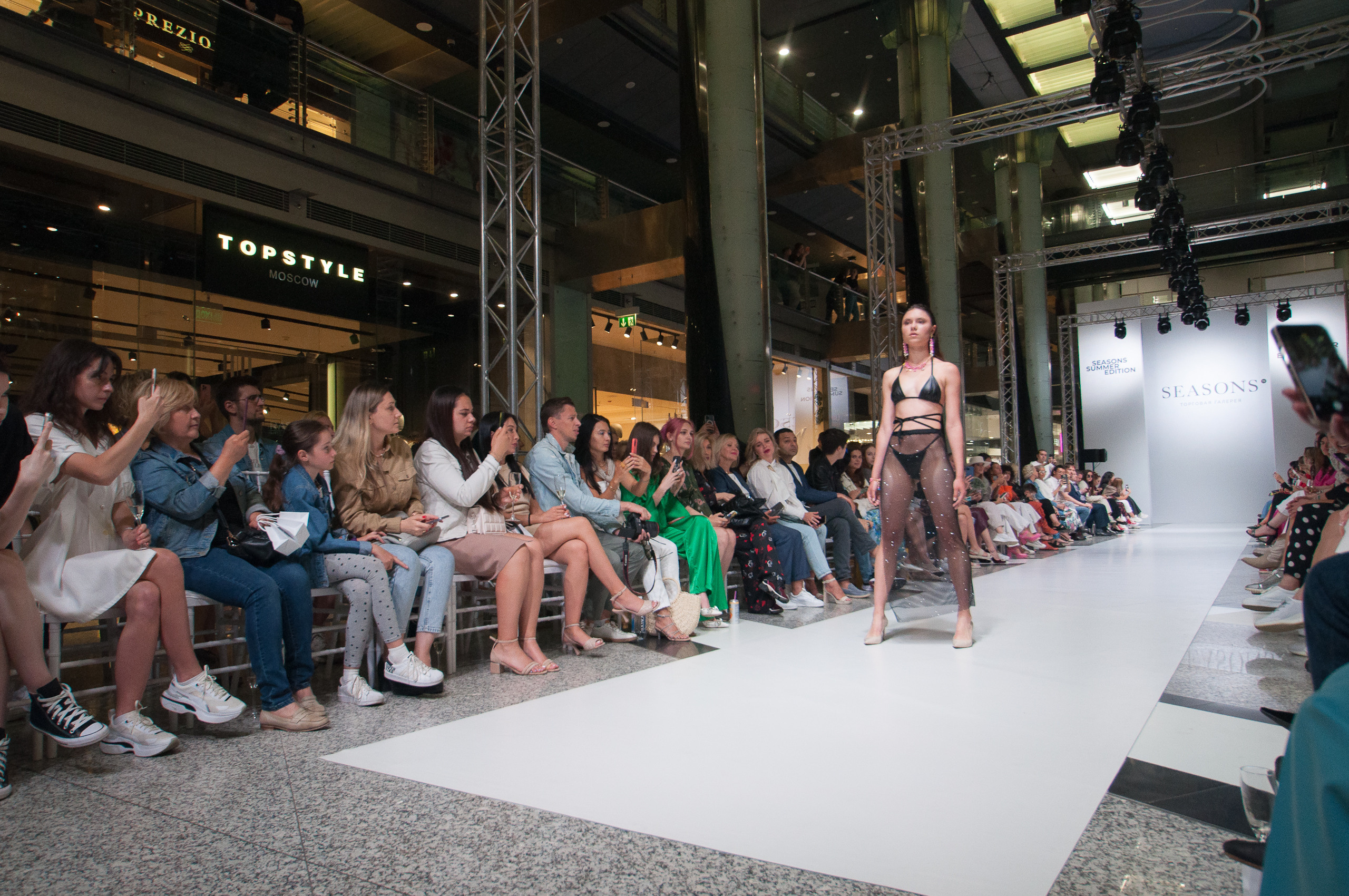 Показ от JK Beachwear и Sexy Fish Jewelry на Seasons Summer Edition. Портретный фотограф в Москве Алексей Михайлов