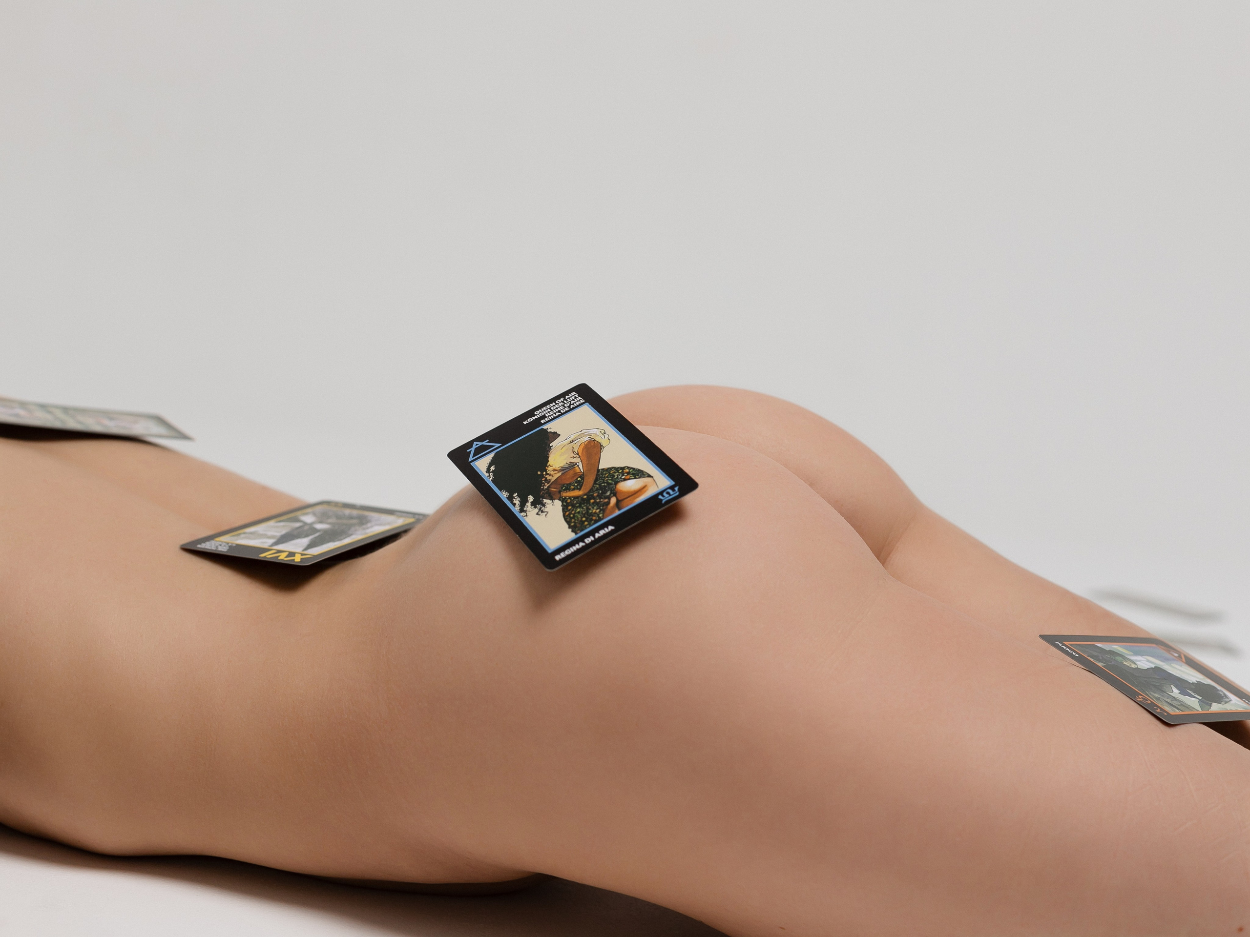 голый таролог, ню фотосессия, женская фотосессия, фото для таролога, фото для астролога, голая попка