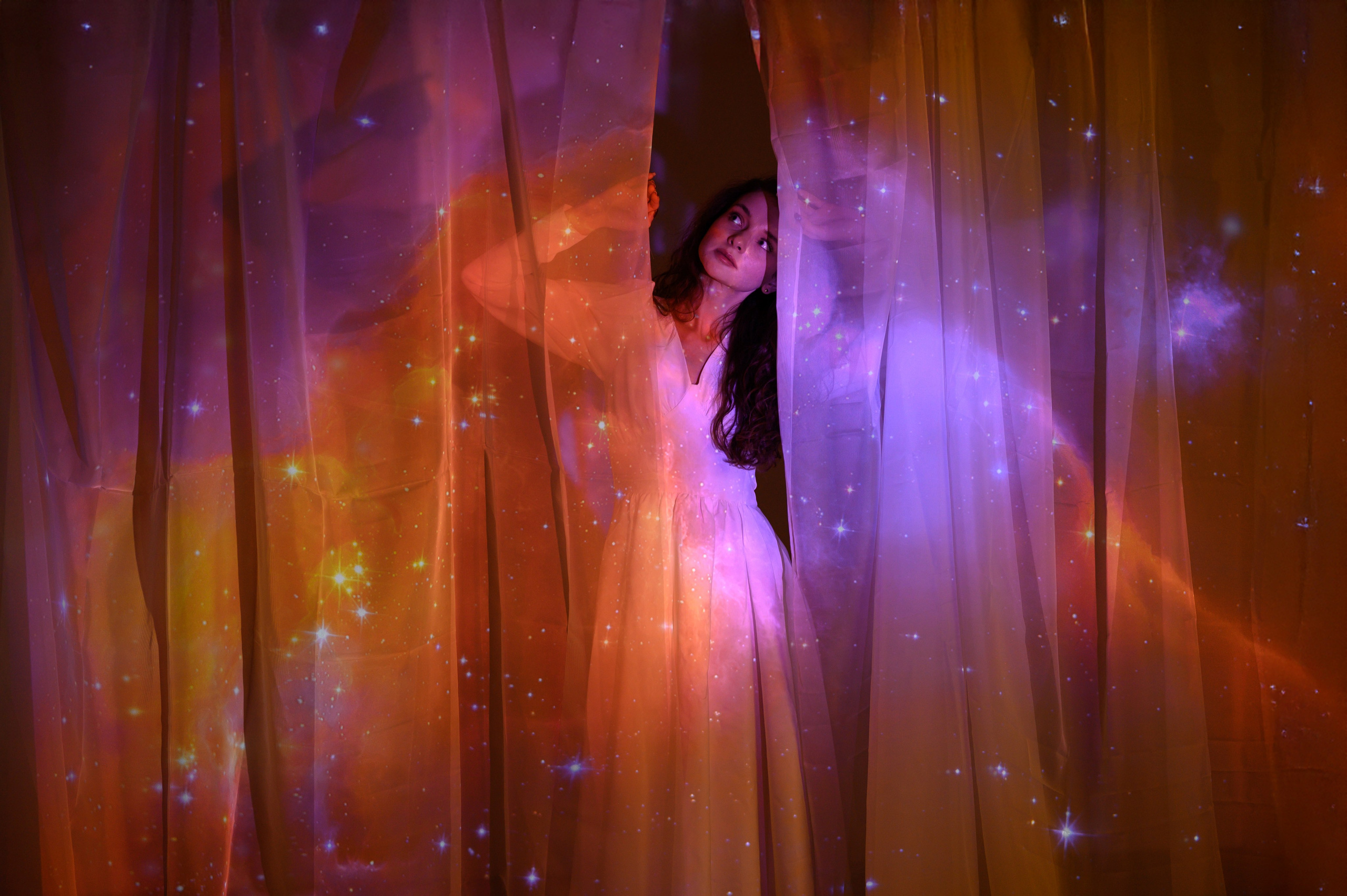 Портретная фотосессия с использованием проектора в студии