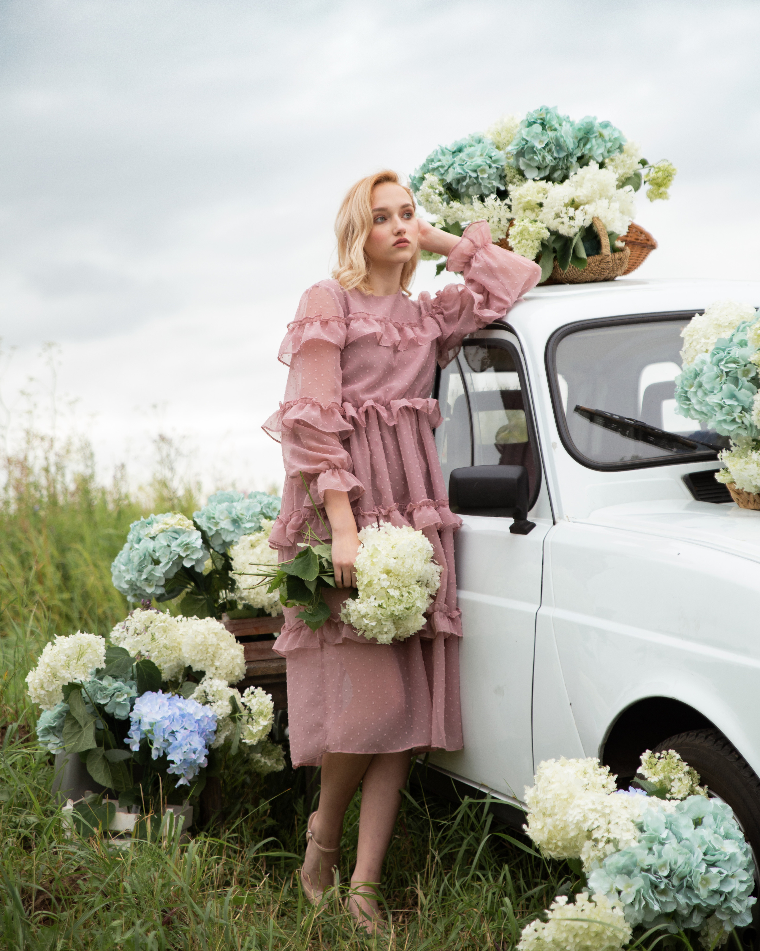 Девушки, гортензии, машина и собака. Анна Самохина. Фотограф. Москва