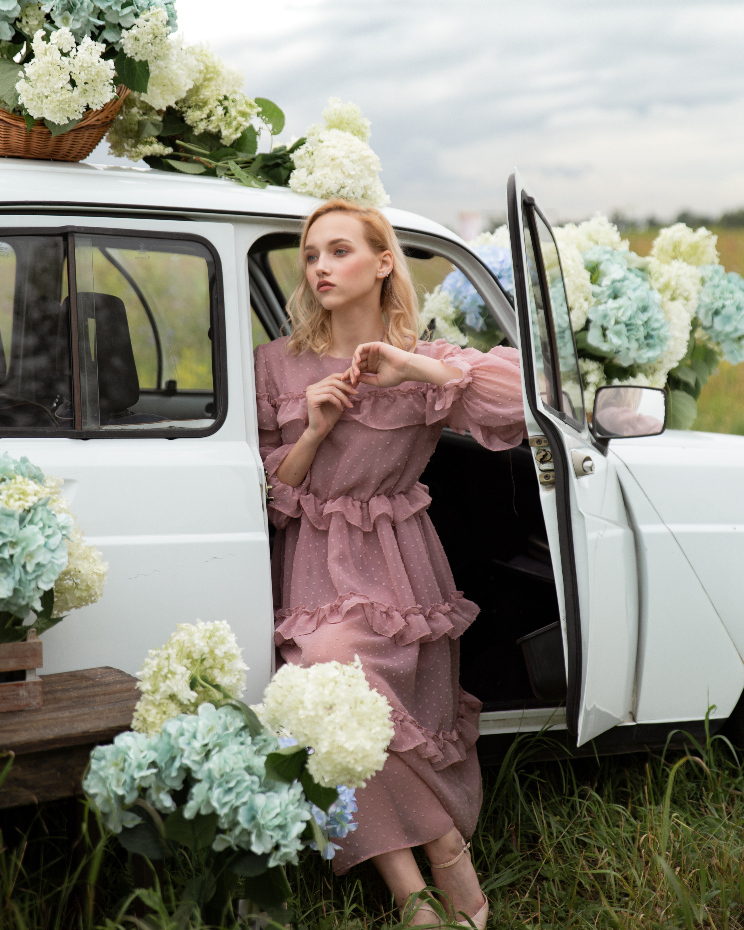 Девушки, гортензии, машина и собака. Анна Самохина. Фотограф. Москва