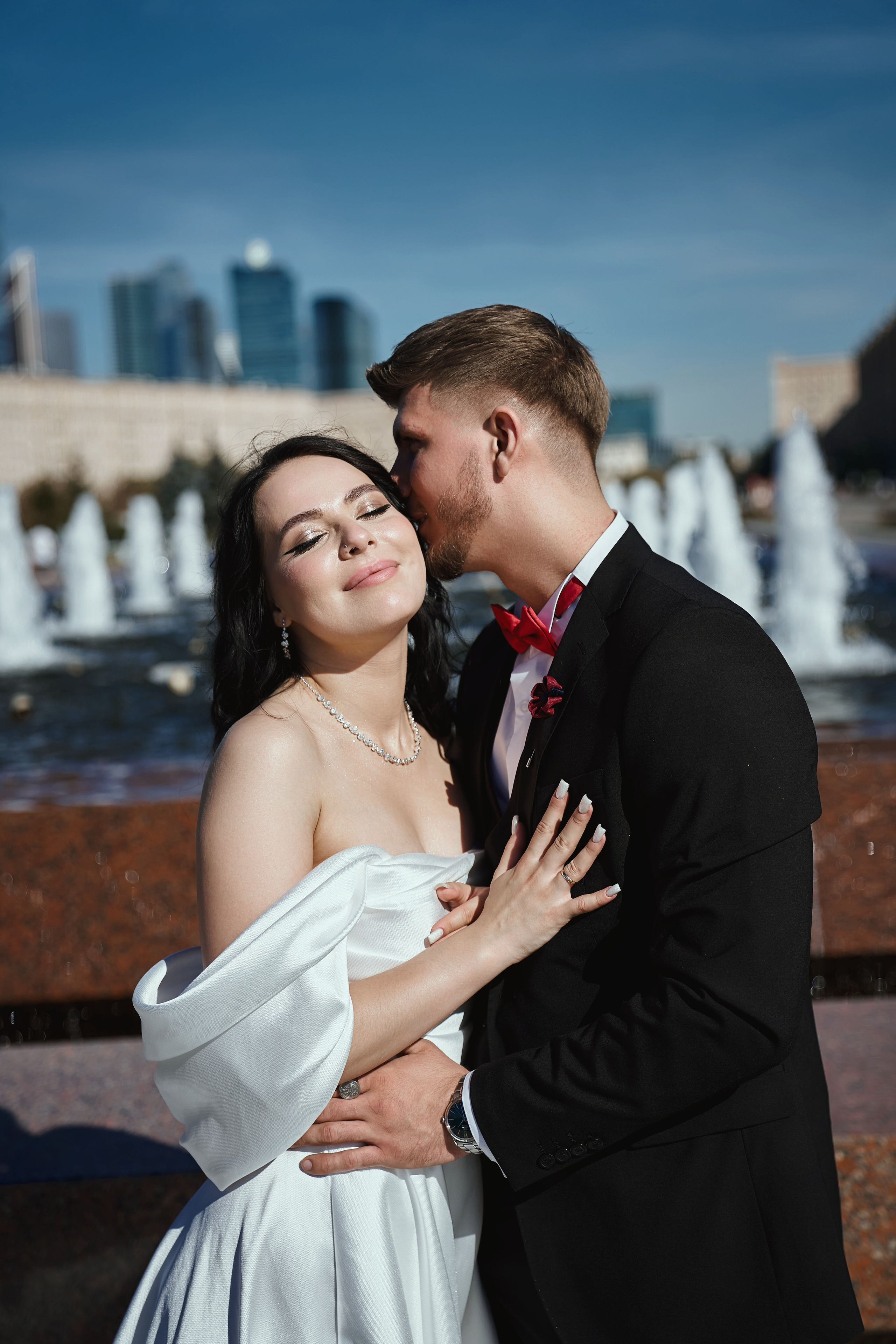 Свадебная фотосессия Дмитрия и Виты на Поклонной горе в парке Победы Москвы