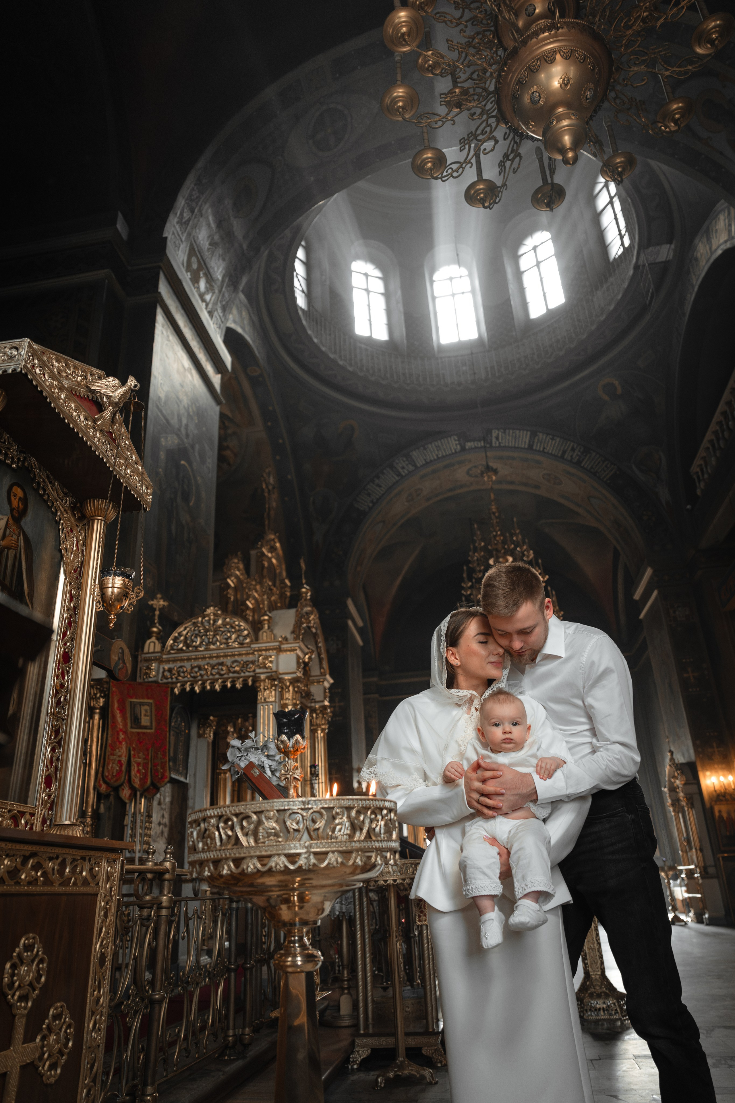 Крещение Даниила в Храме Воскресения Словущего в Даниловской Слободе. Фото- и видеосъёмка крещения и венчания. Фотограф на крещение Москва