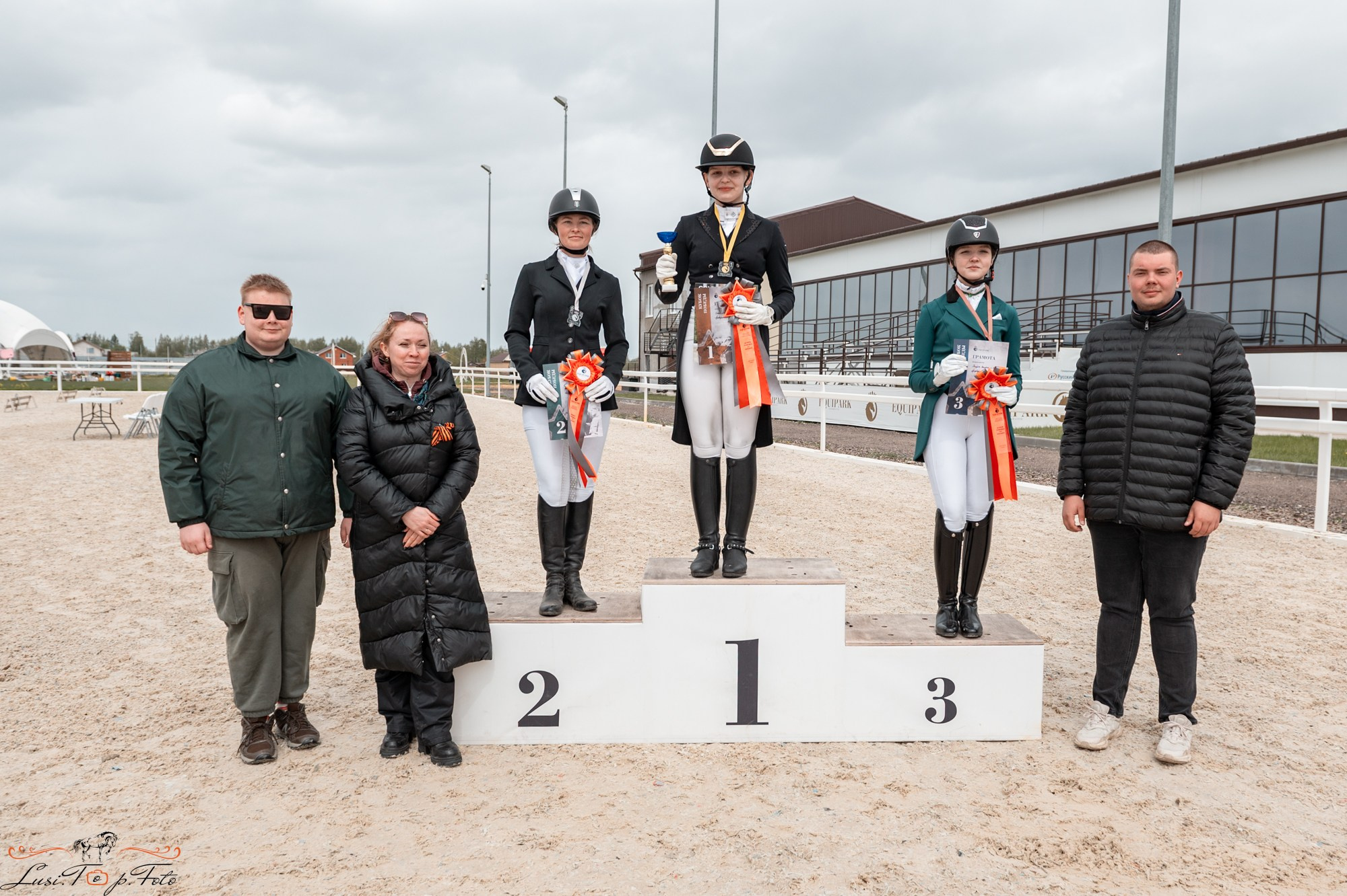 Кубок Победы конного Клуба EQUIPARK по выездке. Конный и фотограф с животными в Твери Топталова Люся
