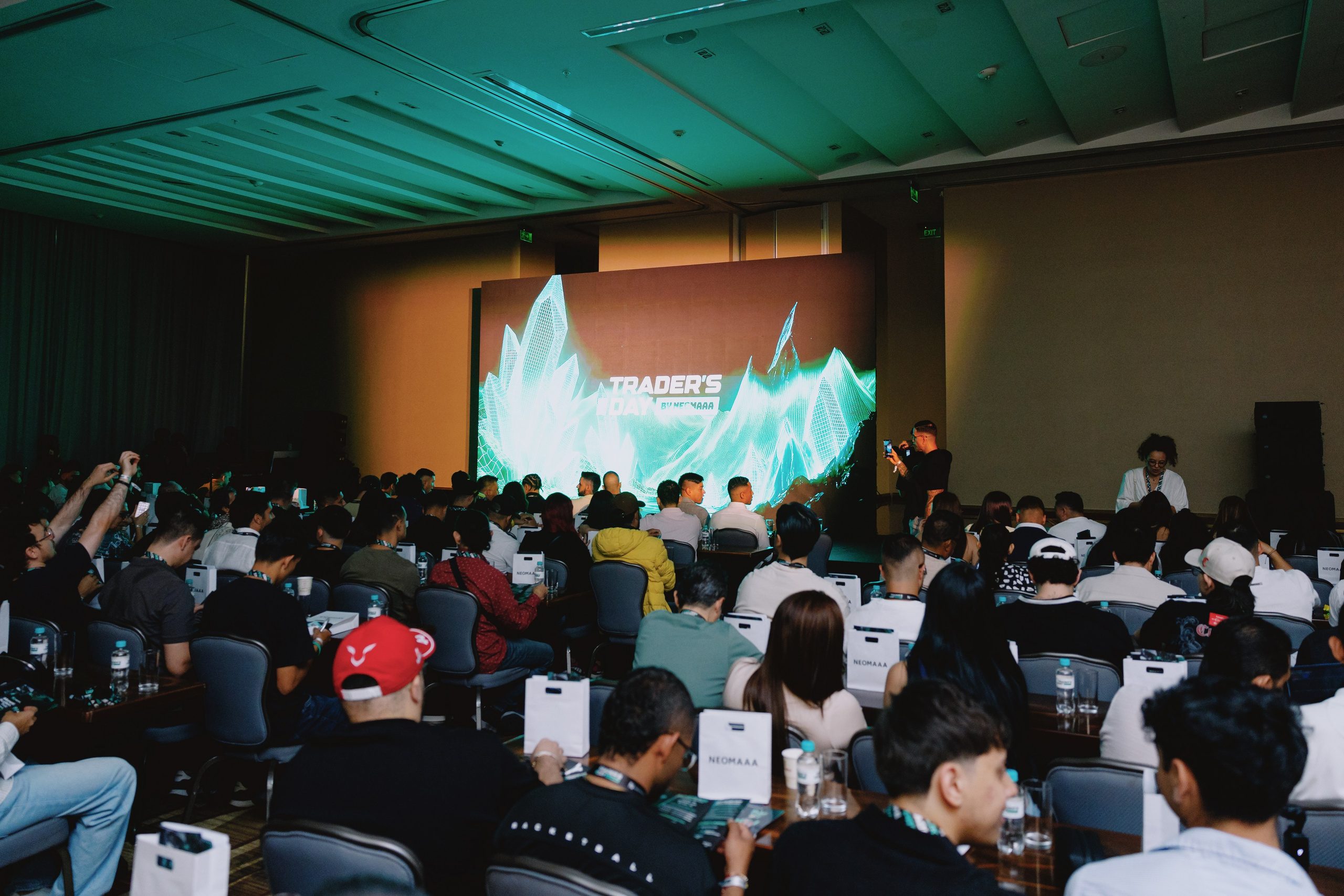 TRADERS DAY By NeomAAA Medellin. NeomAAA Funds Gallery