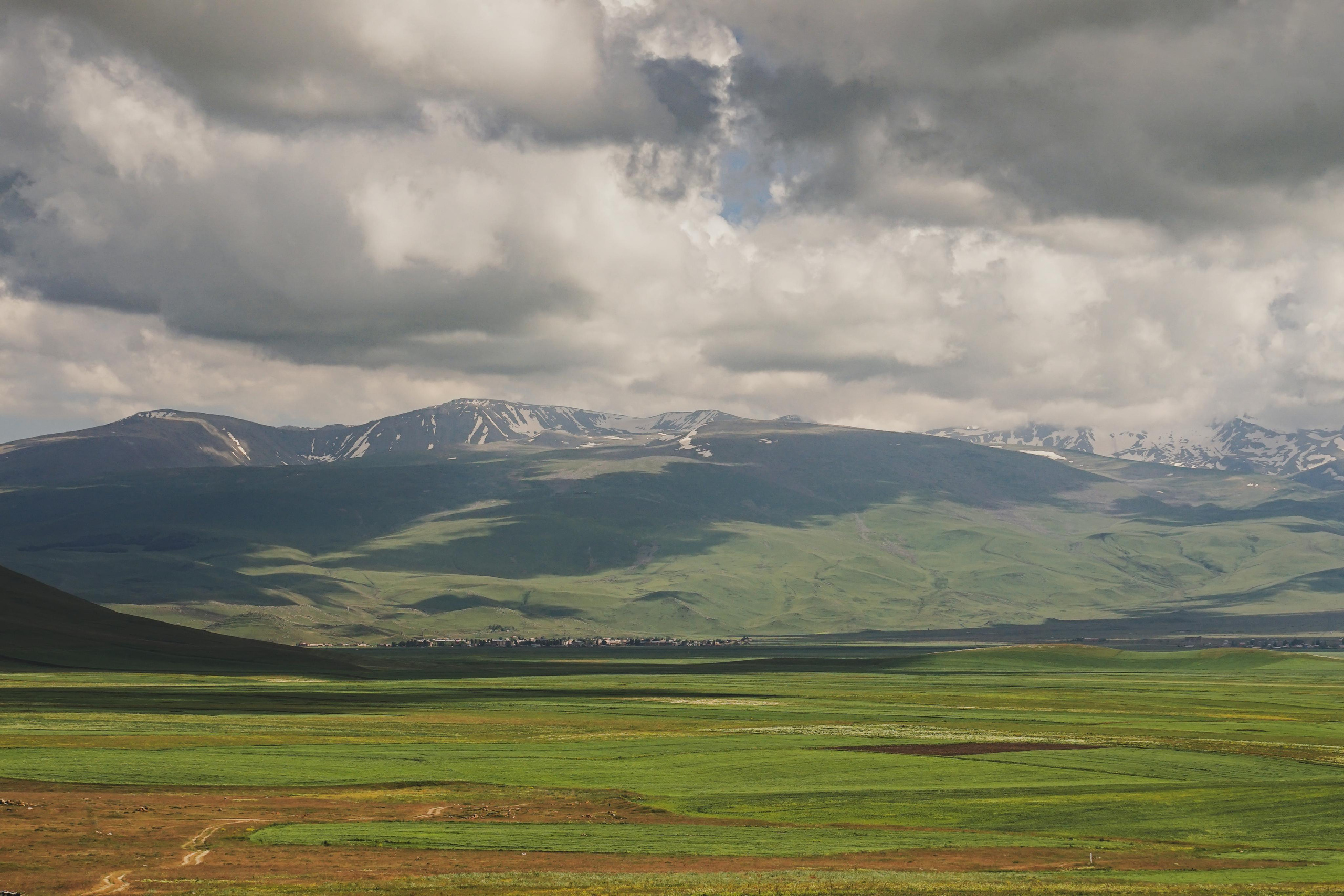 Armenia. Photograph and videograph in Israel