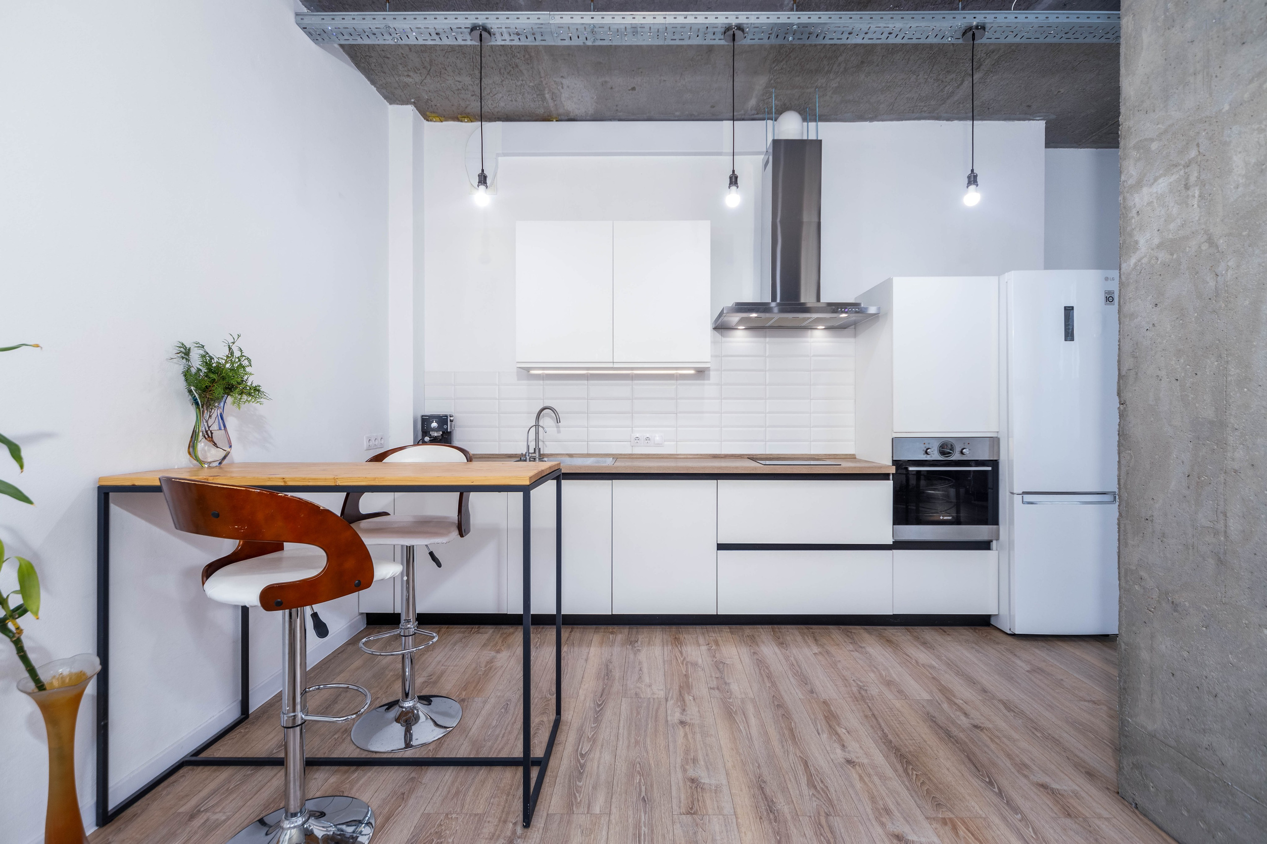 Фото интерьера зоны кухни в кухне-гостиной в пентхаусе в ЖК Минск Мир