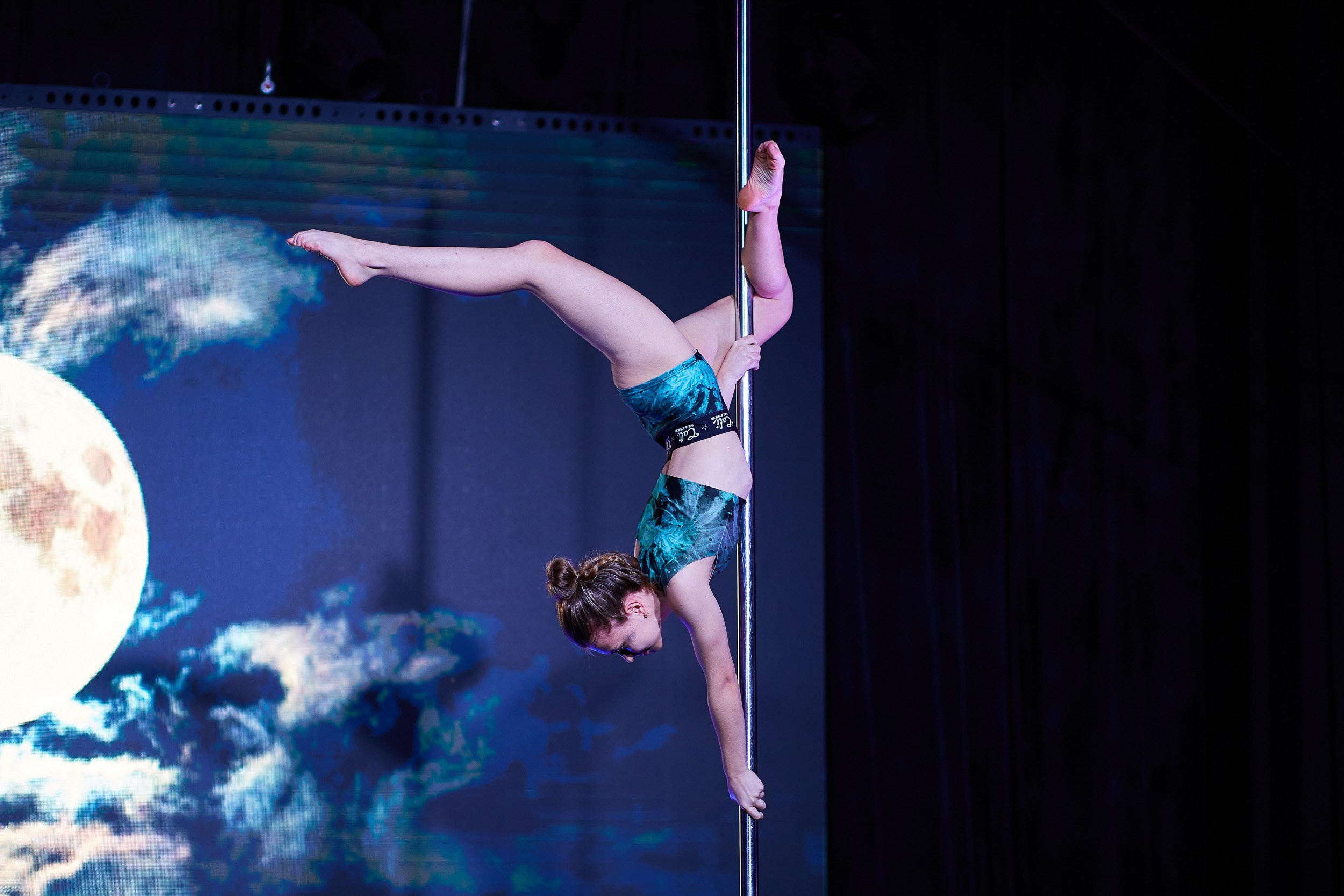 Анонс фоторепортажа с Концерта Грация. POLE DANCE. Photographer for business Mikhail Semenov. Aqua photo studio, photo school