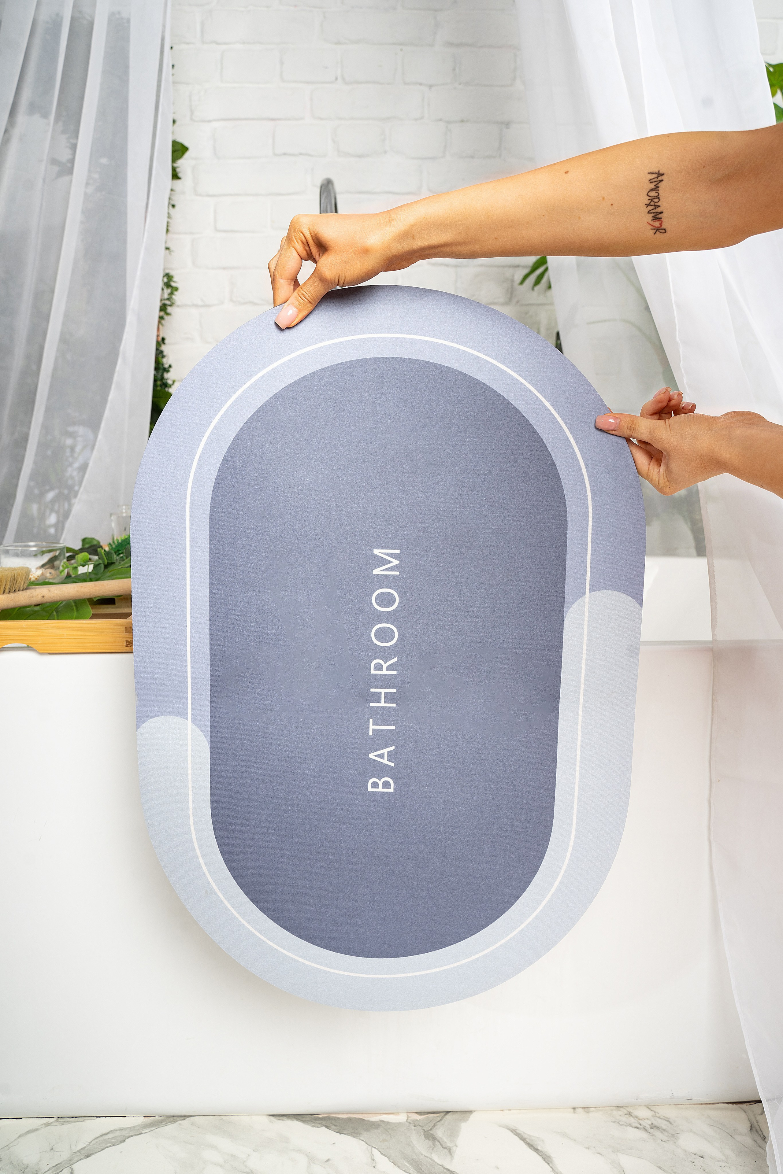 Предметное фото - модные аксессуары для создания уютной атмосферы в доме.