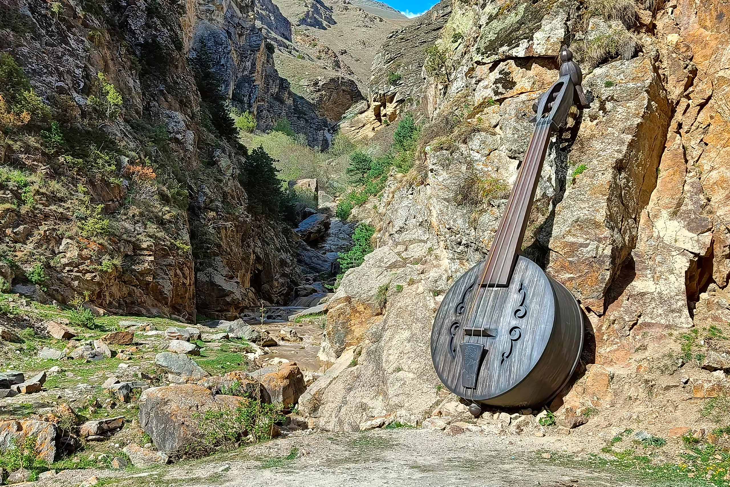 Арт-объект в Дигорском ущелье Ирон Фандыр