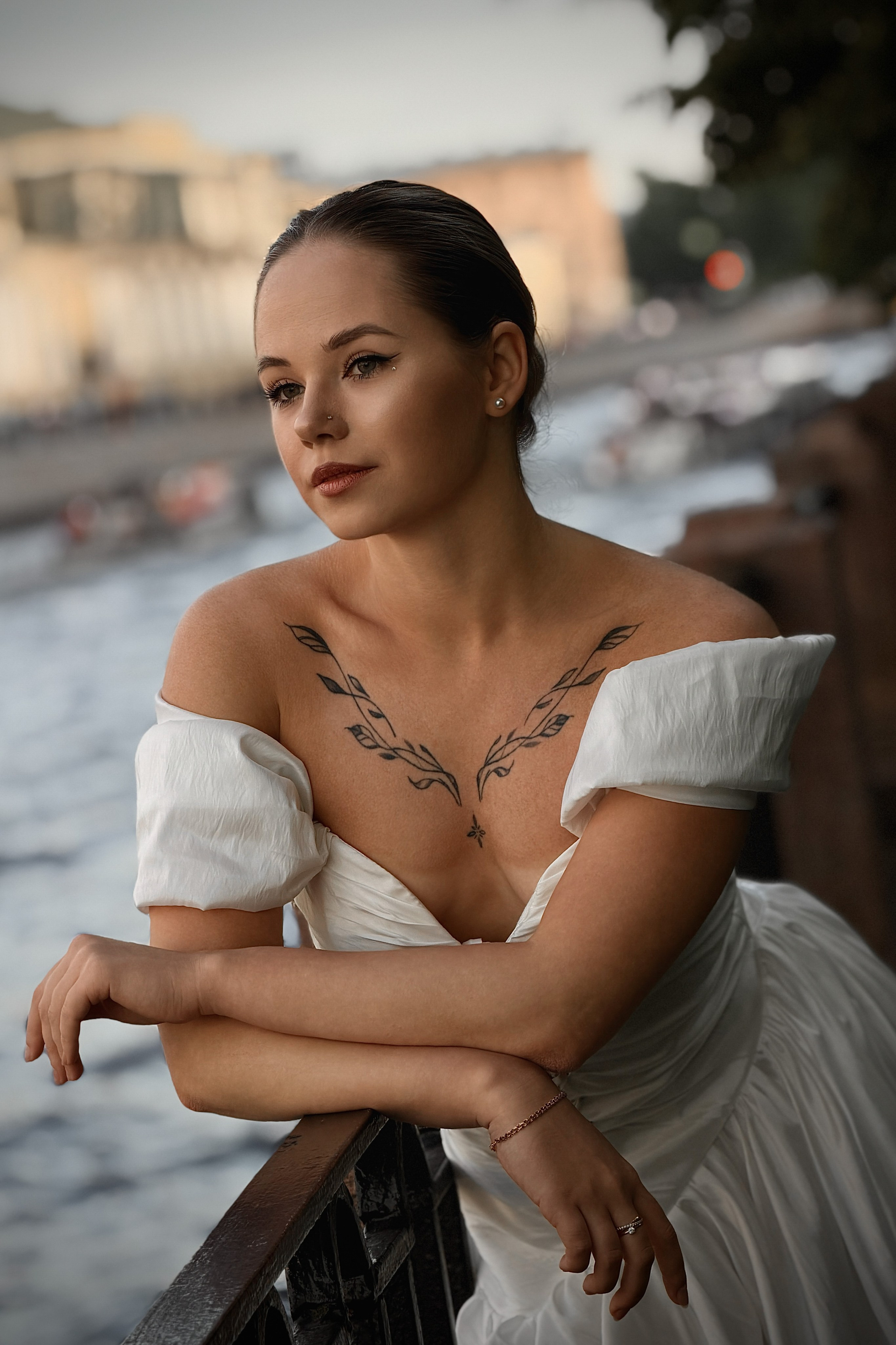 Мобильная фотосессия на айфон в летнем саду. Фотограф Алексей Лукин в Санкт-Петербурге