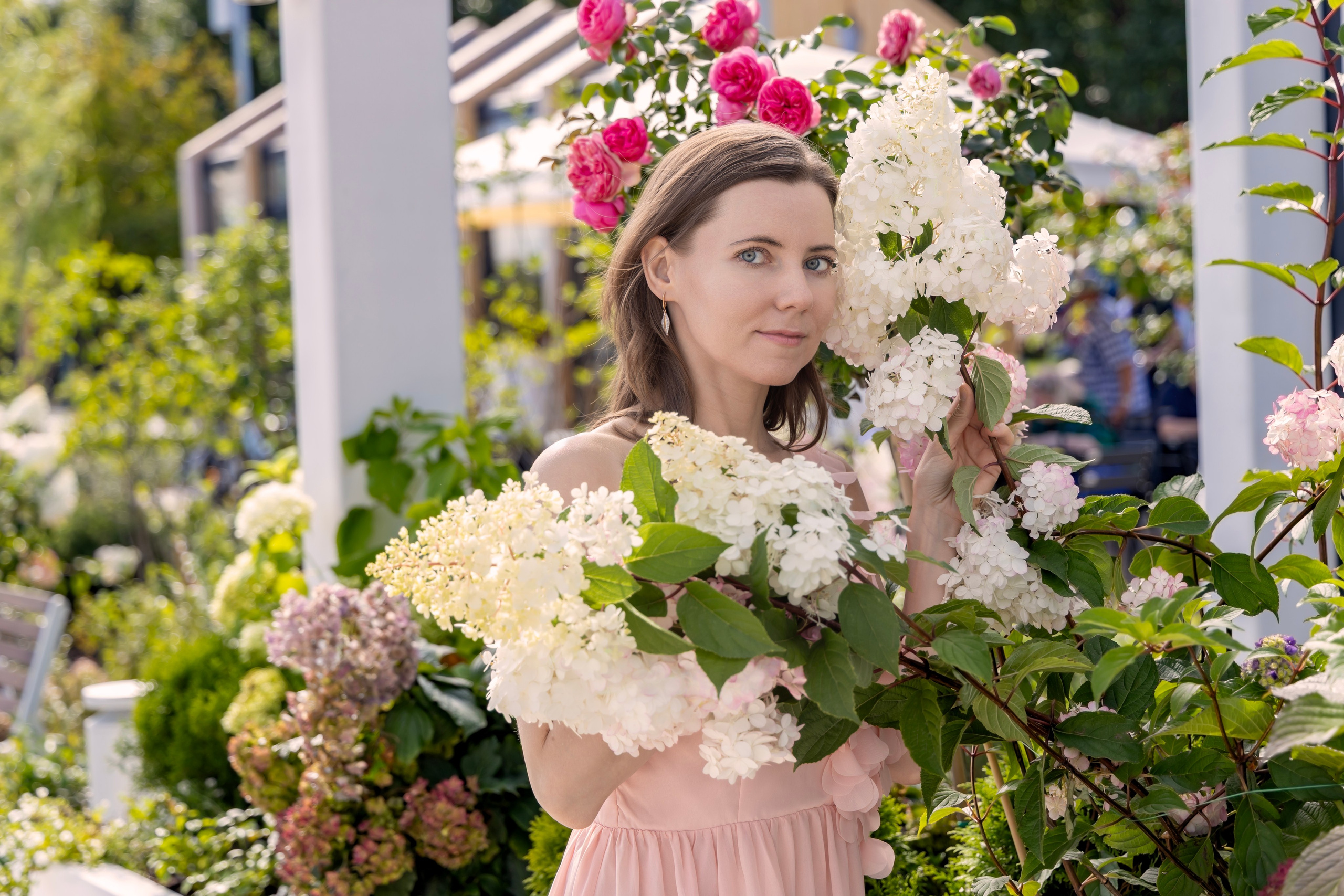 Фотосессия на новой набережной Коломенского: нежность, цветы и вдохновение. Репортажный, семейный и студийный фотограф в Москве Демин Алексей